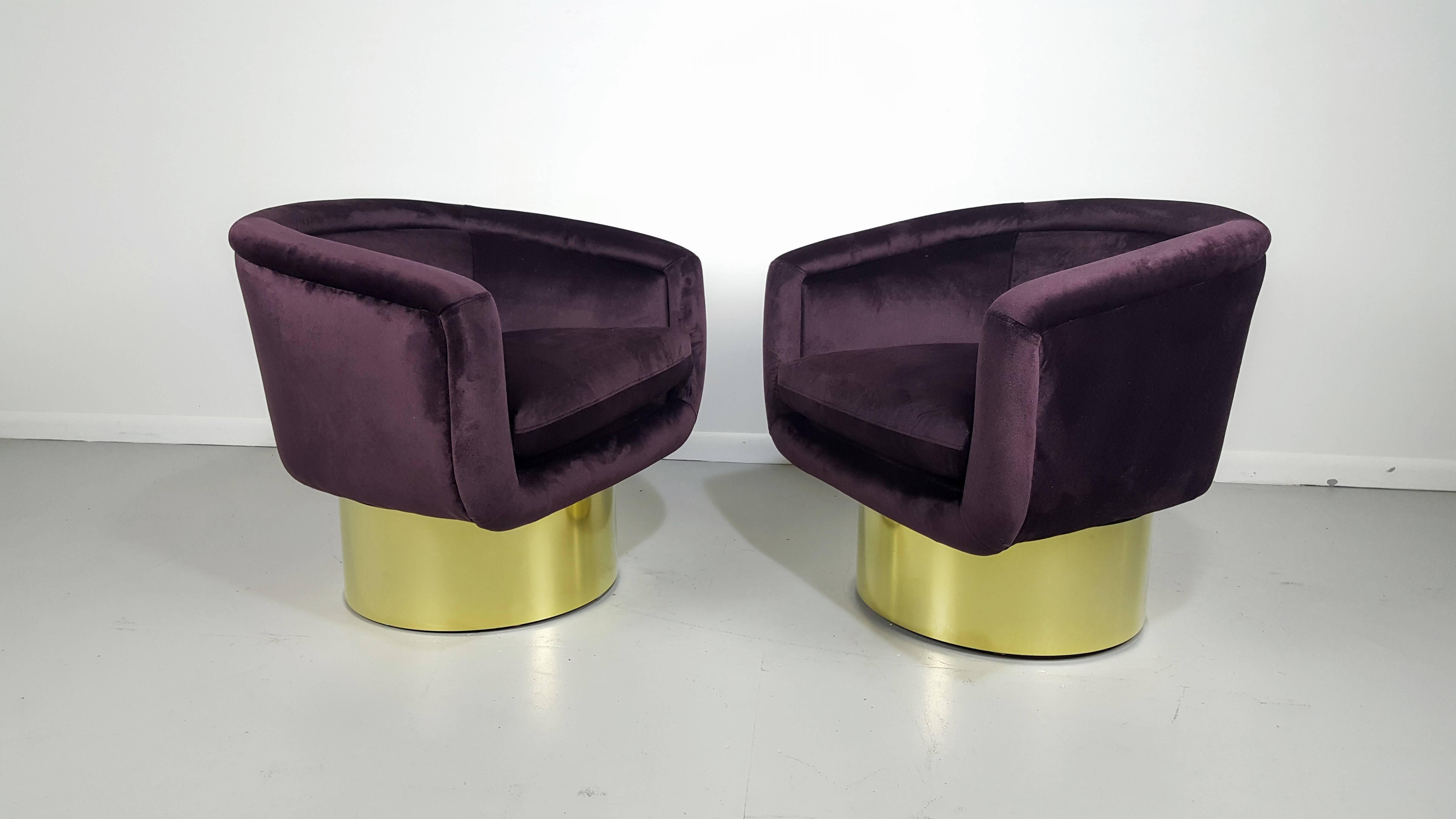 Luscious Swivel Lounge Chairs in Aubergine Velvet with Polished Bronze Bases In Excellent Condition In New York, NY