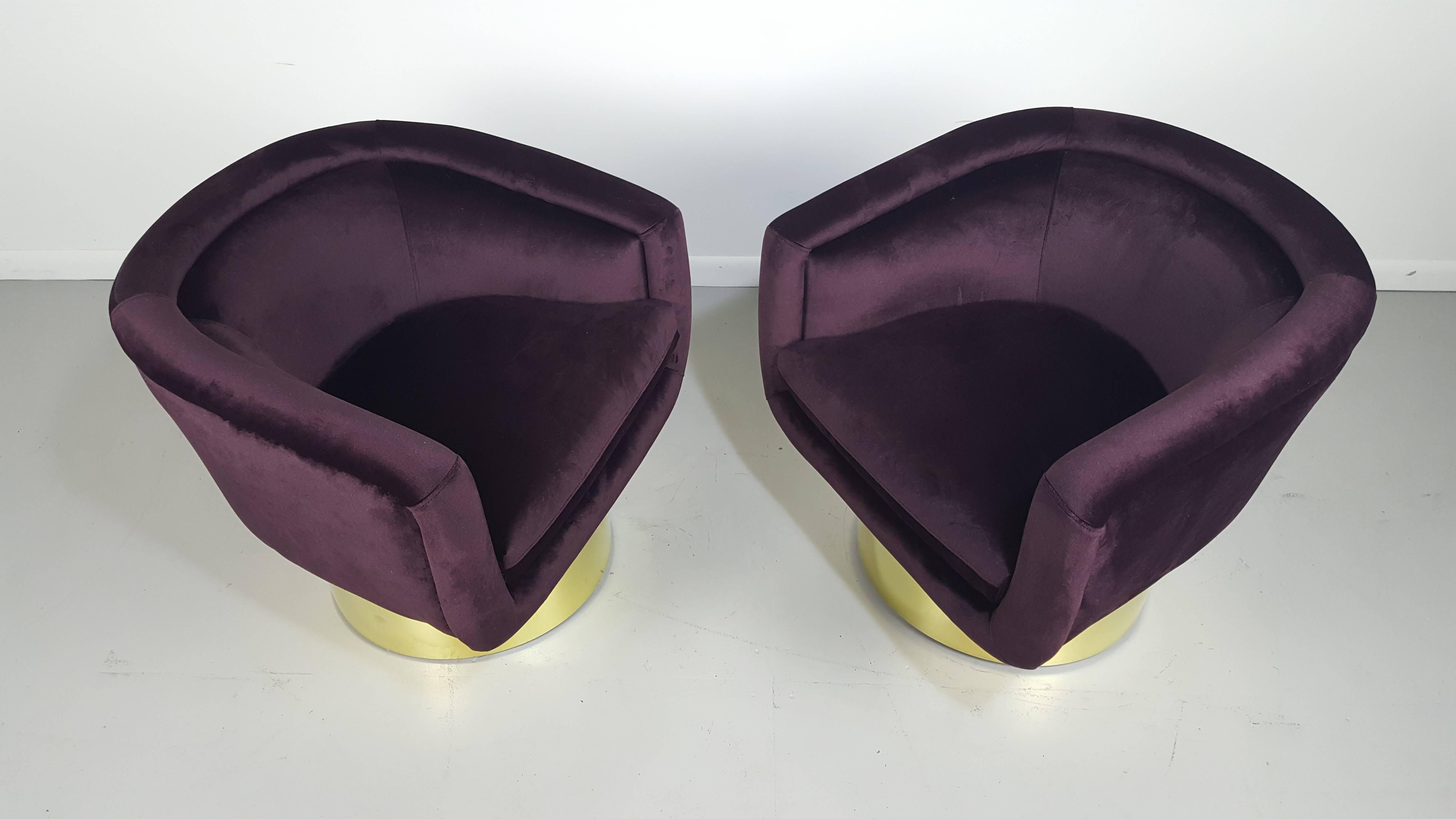 Mid-Century Modern Luscious Swivel Lounge Chairs in Aubergine Velvet with Polished Bronze Bases