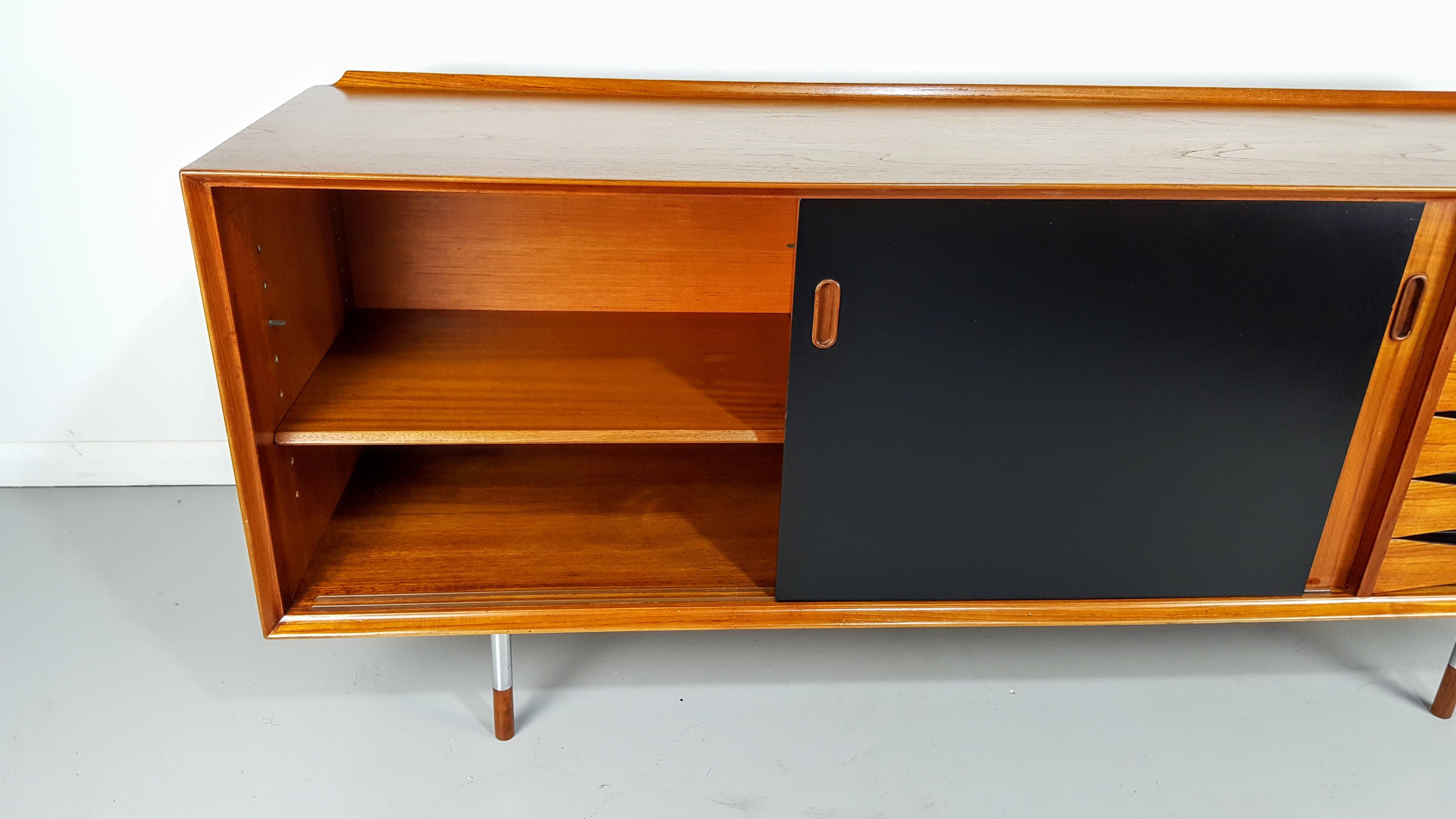 Mid-20th Century Stunning Buffet or Credenza 
