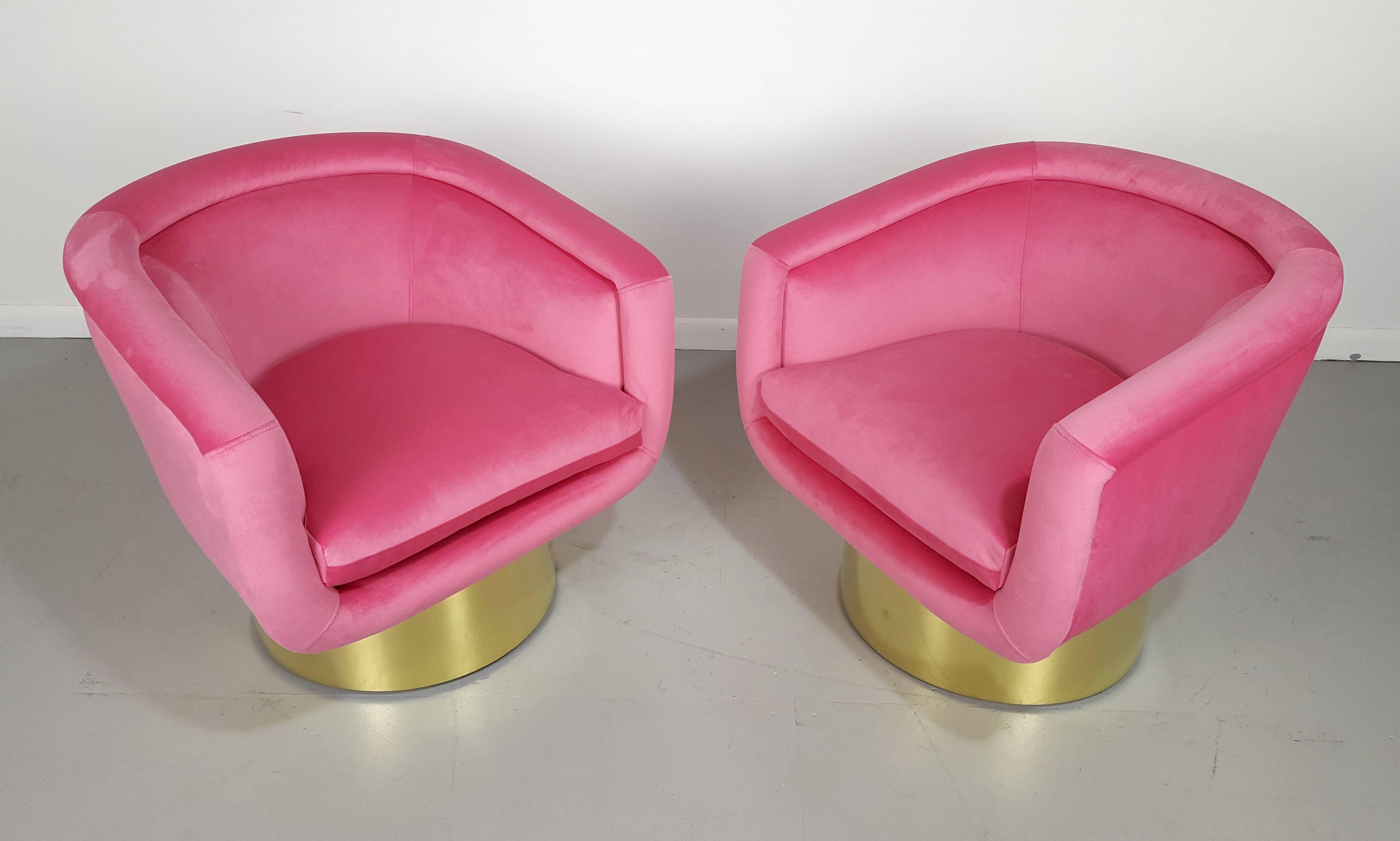 Luscious Swivel Lounge Chairs in Pink Velvet with Polished Bronze Bases, 1970s In Excellent Condition In New York, NY