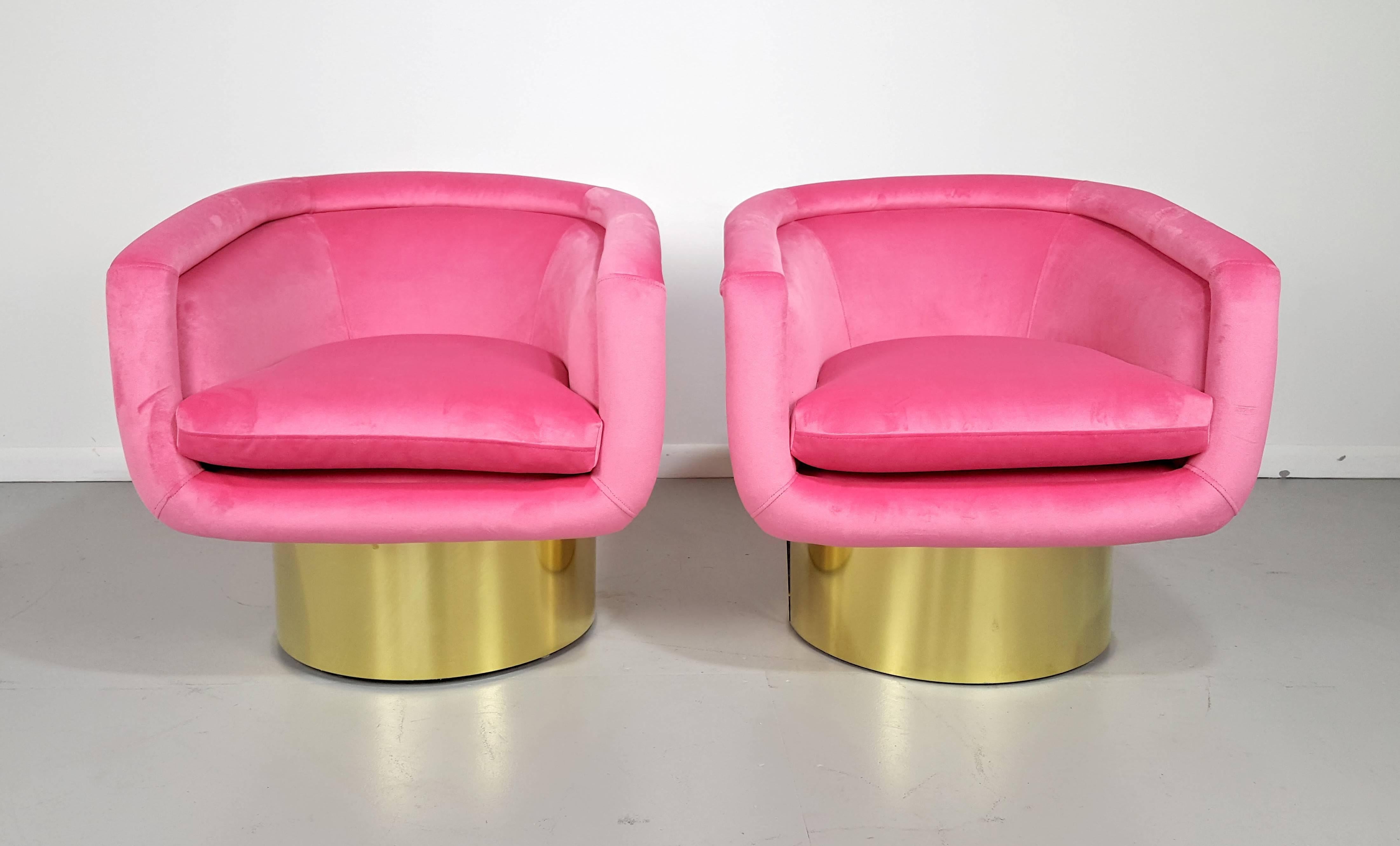 Luscious swivel lounge chairs in pink velvet with polished bronze bases. Designed by Leon Rosen for Pace Collection, 1970s. Fully restored. Very comfortable. Heavy and well-made. 

We offer free regular deliveries to NYC and Philadelphia area.