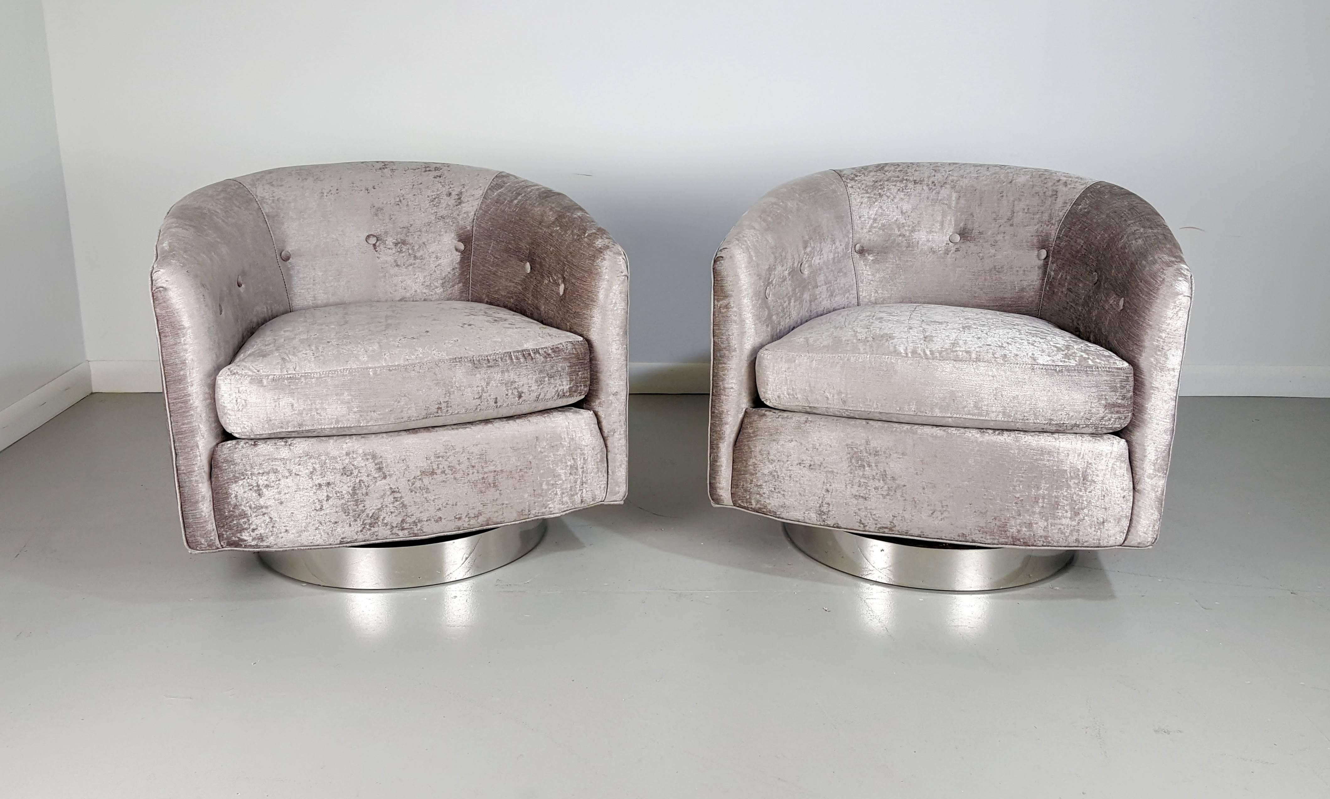 Incredible swivel lounge chairs in silver velvet on chrome bases, 1970s. Fully restored. Very comfortable. Heavy and well-made.

We offer free regular deliveries to NYC and Philadelphia area. Delivery to DC, MD, CT and MA are available if schedule
