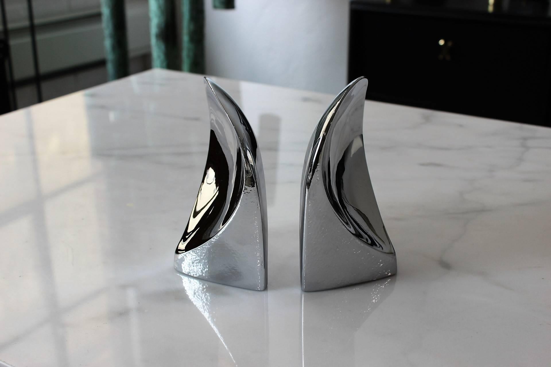 Chrome shovel bookends by Ben Seibel for Jenfredware, 1950s. Newly restored and in perfect condition.

See this item in our private NYC showroom! Refine Limited is located in the heart of Chelsea at the history Starrett-LeHigh Building, 601 West