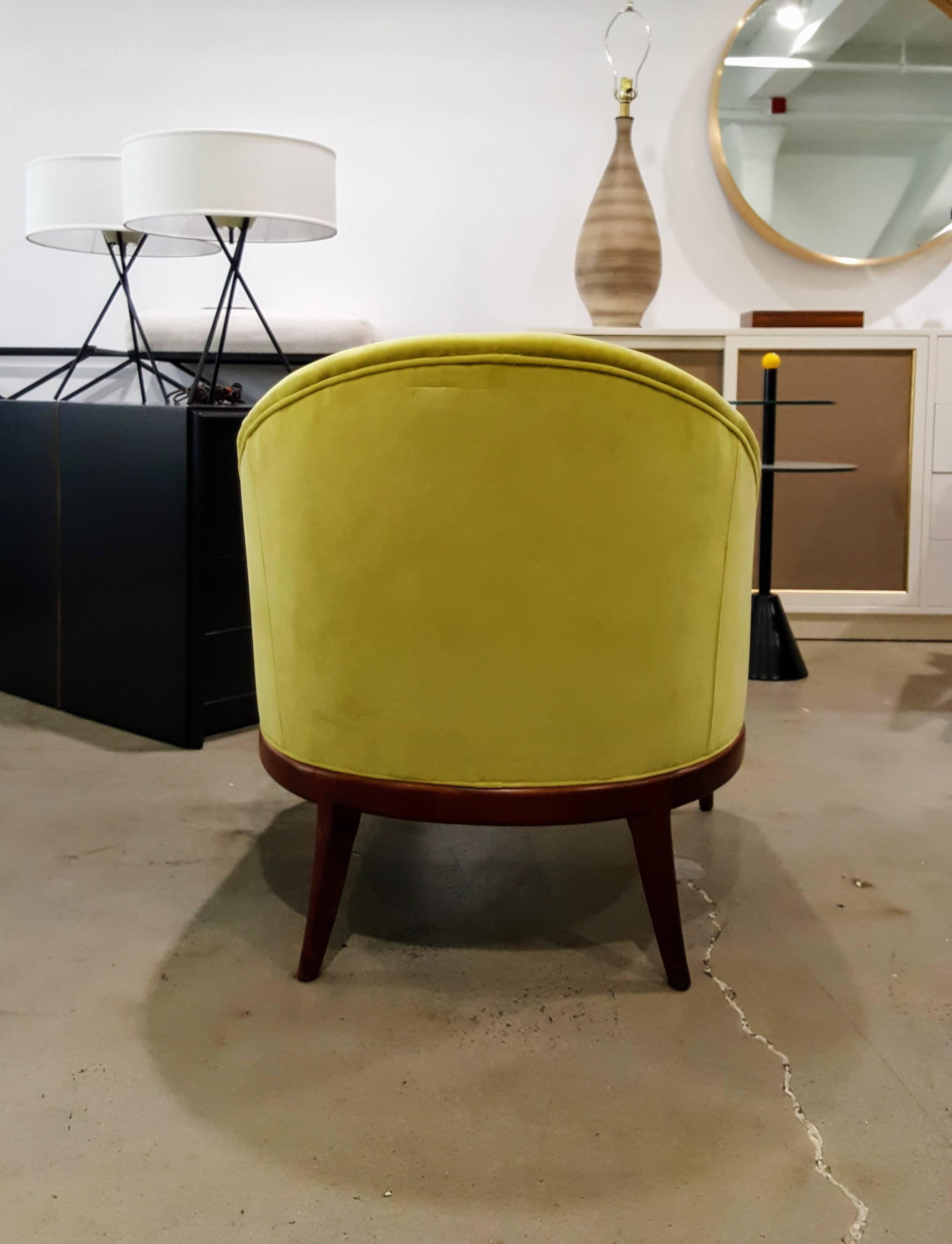 Modern Slipper Chair in New Chartruese Velvet, 1960s In Excellent Condition In New York, NY