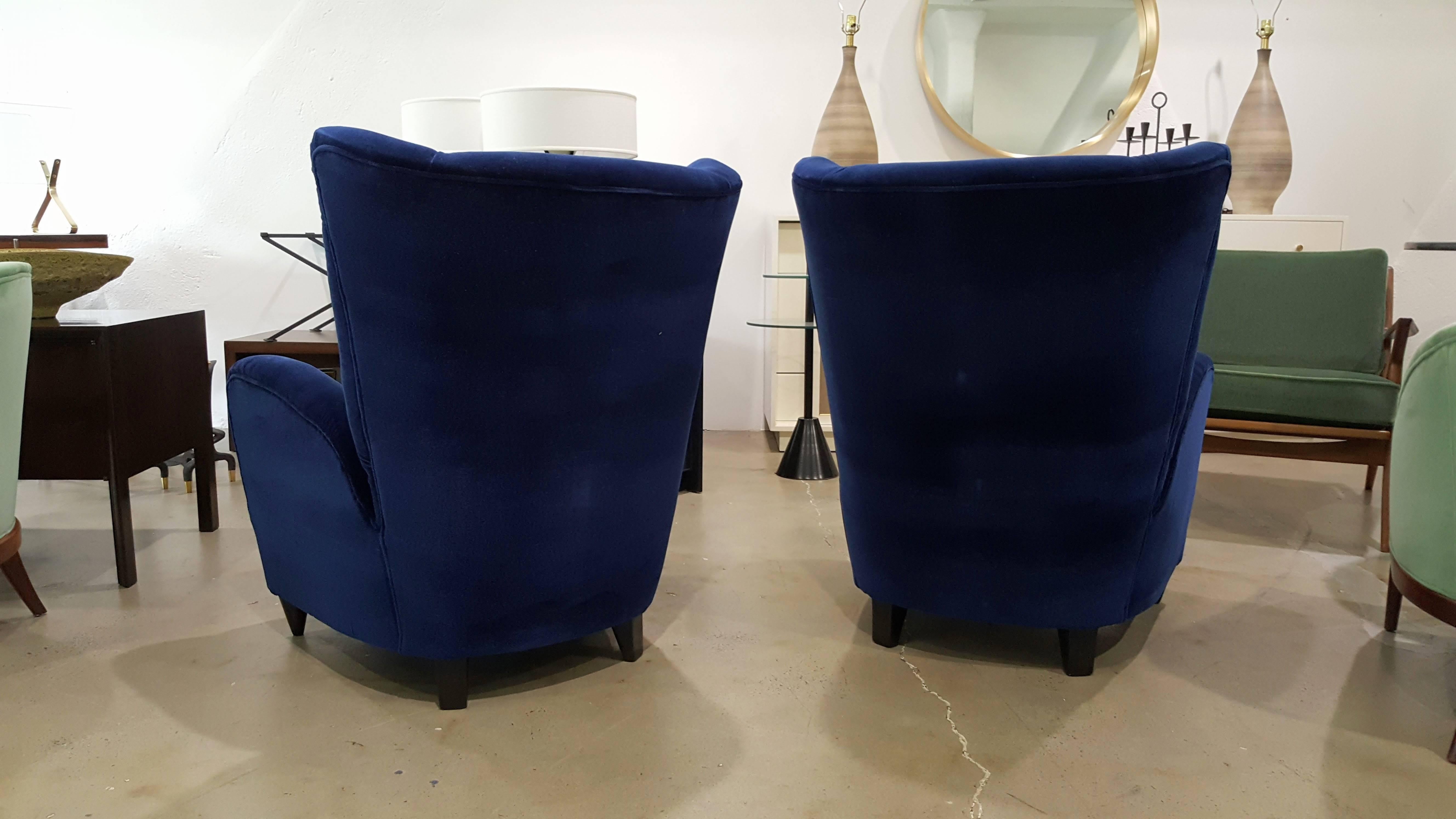 Mid-20th Century Pair of Sculptural Italian Lounge Chairs After Paolo Buffa, Italy, 1950s