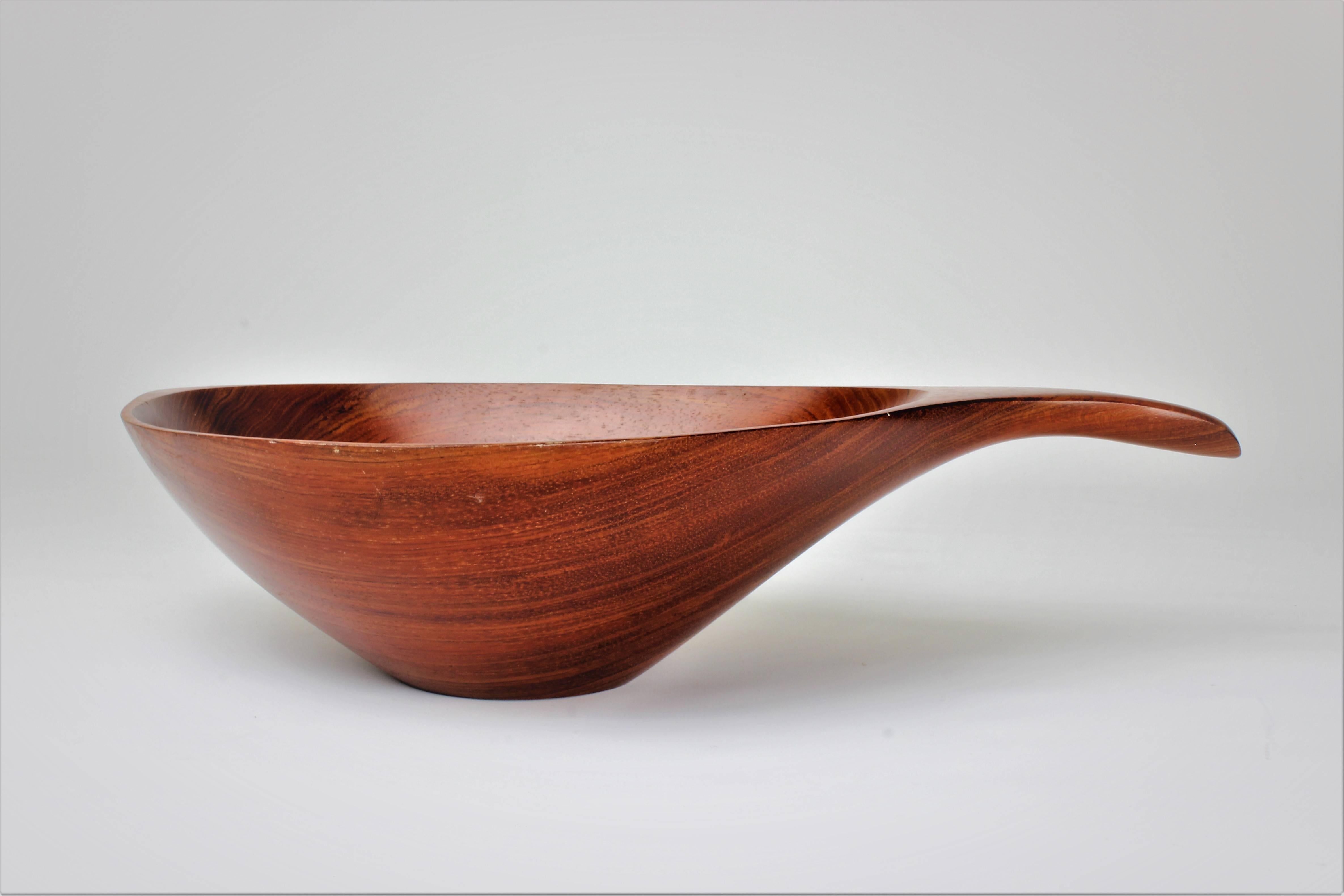 Emil Milan Large Handmade Decorative Bowl in African Rosewood, 1970s In Excellent Condition In New York, NY