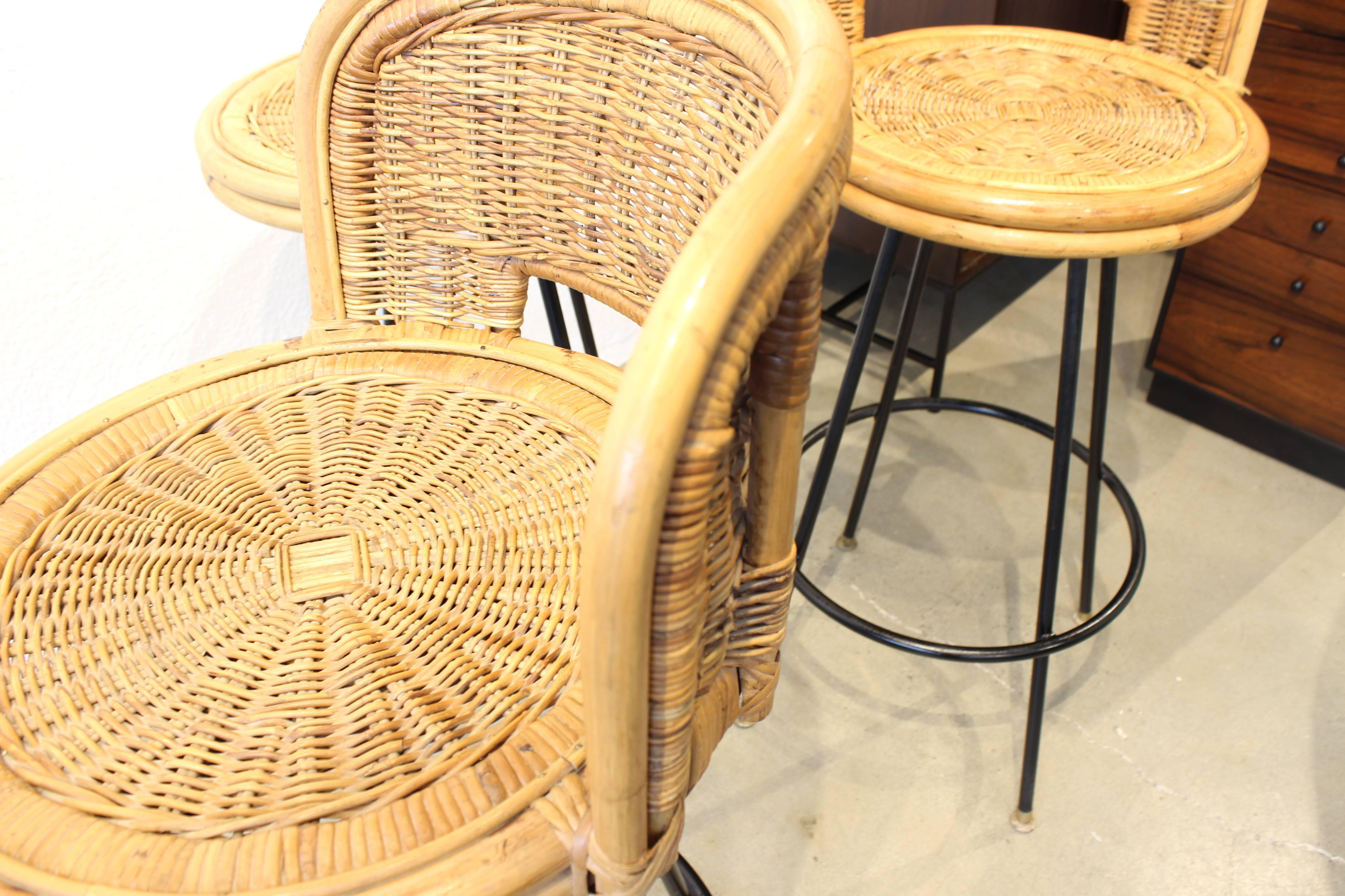 Set of Pristine Rattan and Wrought Iron Bar Stools by Seng of Chicago, 1950s In Excellent Condition In New York, NY