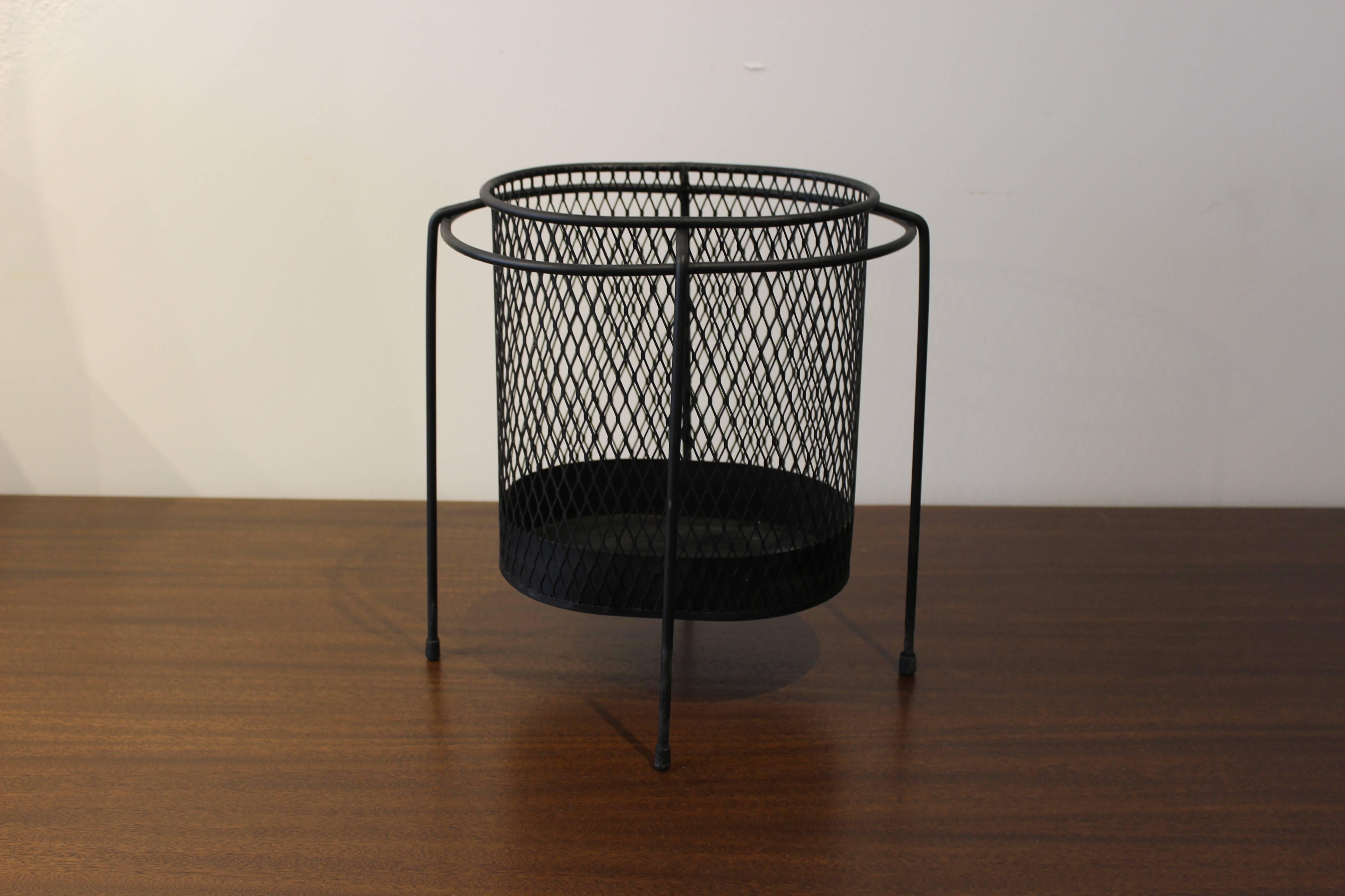 Sculptural wrought iron and wire waste basket or trash can, midcentury French Modernism, in the style of Mategot.


Whether furnishing a contemporary Soho loft or stylish post-war Park Avenue penthouse, an artistic Central Park townhome or your