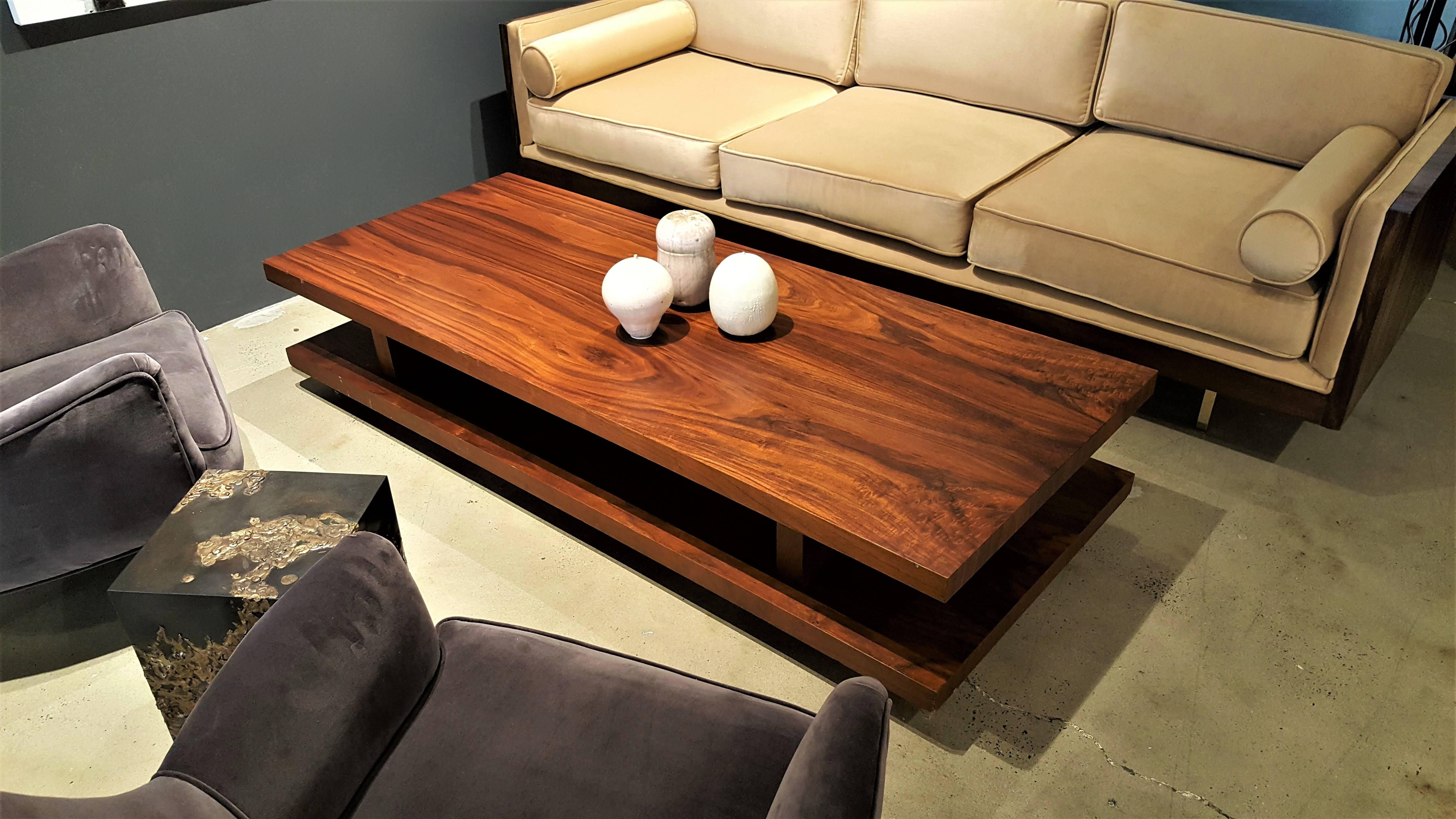 Very Large Rectangular Walnut Coffee Table with Wicked Grain, 1970s In Excellent Condition In New York, NY