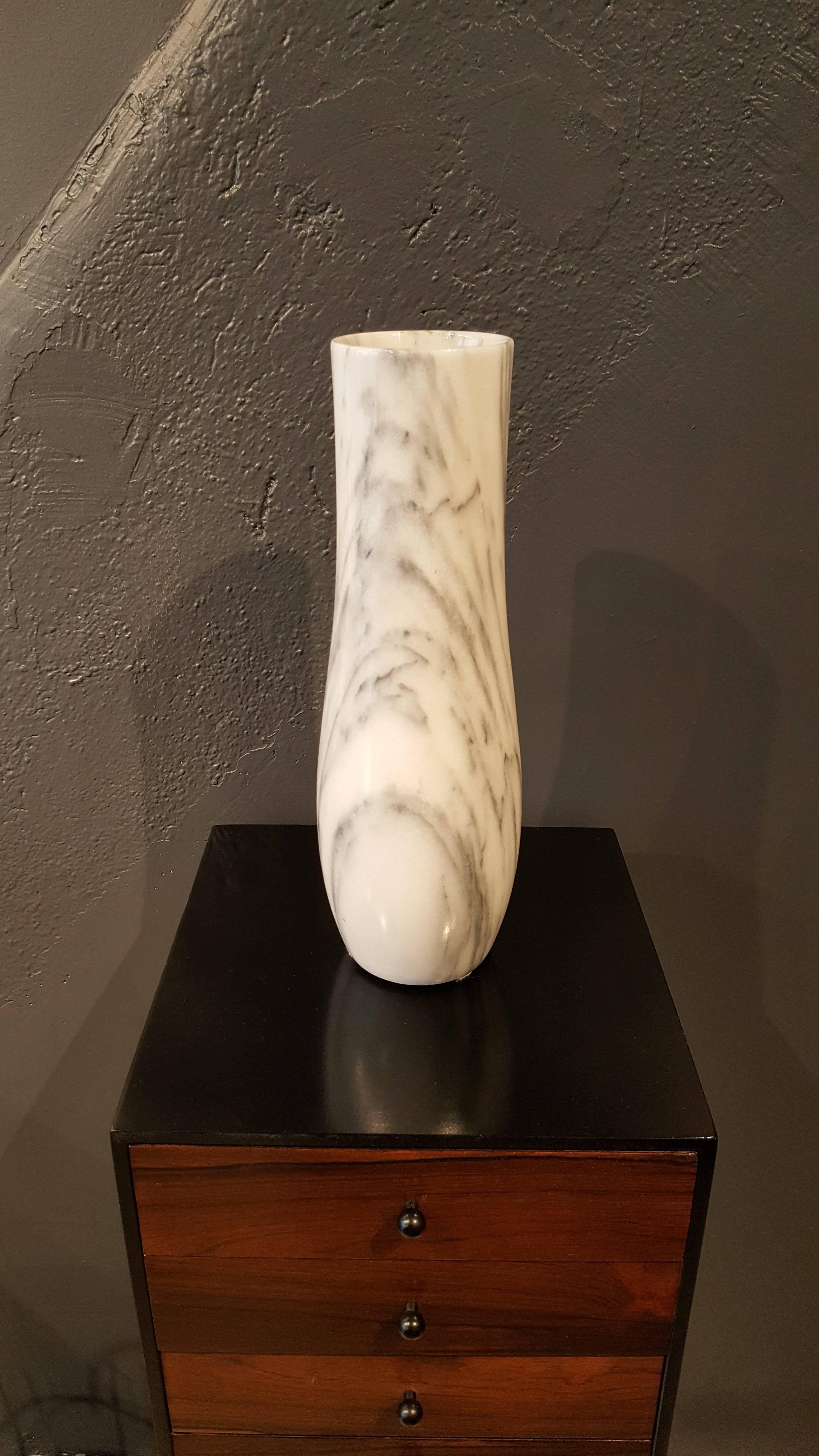 Mid-Century Modern Massive Carrara Marble Vase with Dramatic Striations, Italy 1950s For Sale