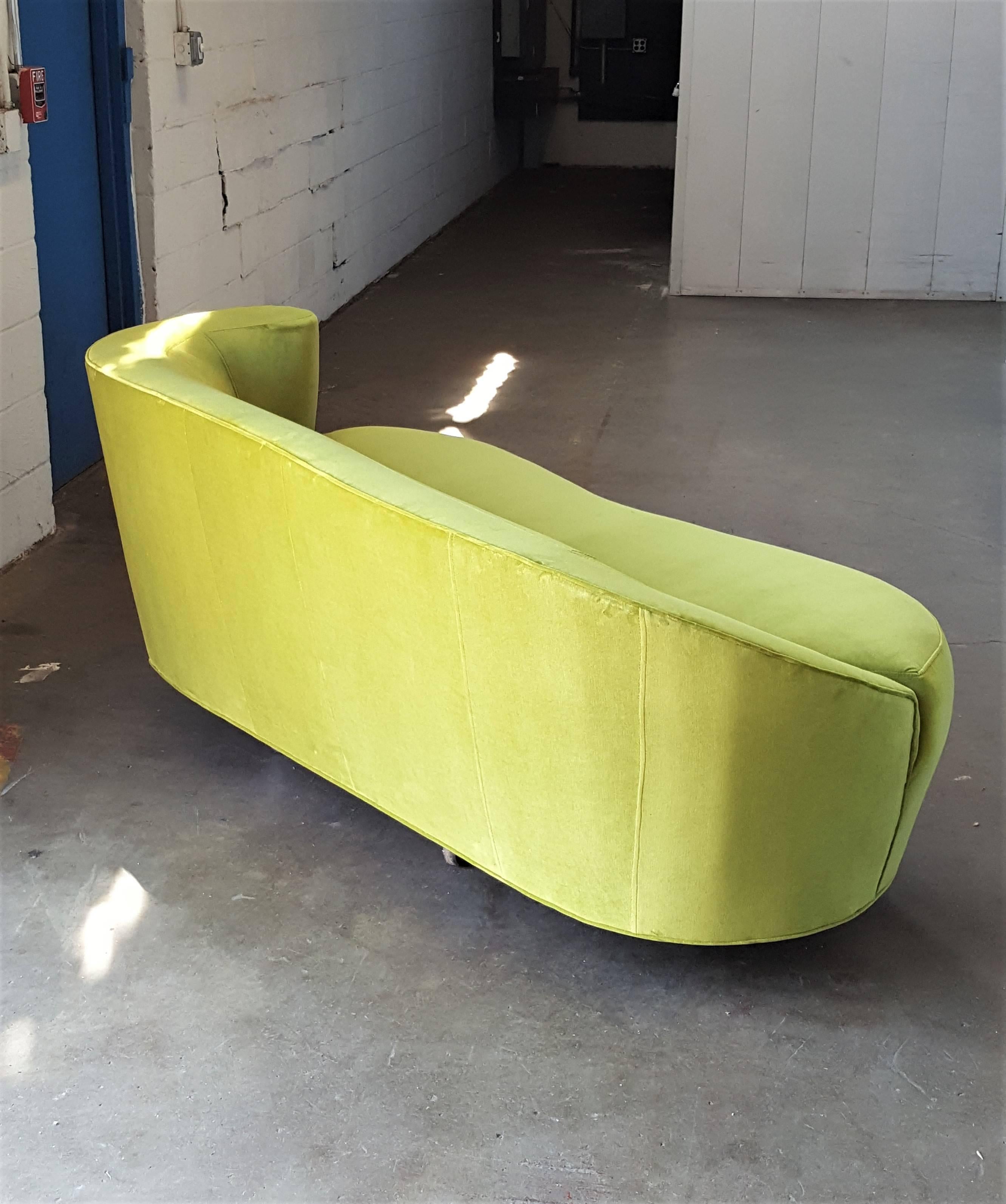 American Biomorphic Nautilus Sofa in the Style of Vladimir Kagan for Directional, 1980s