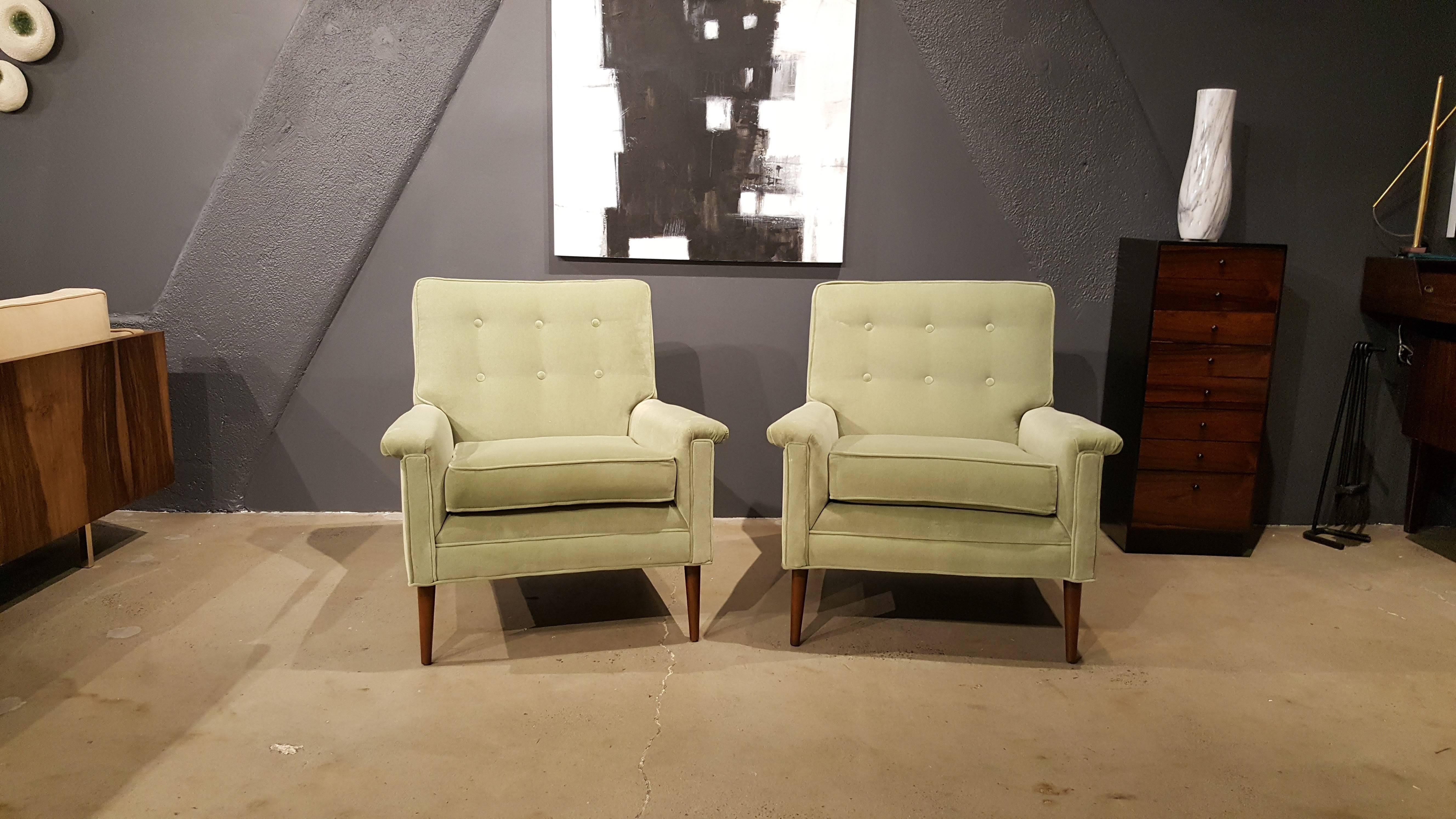 Turned Tailored Pair of Paris Green Velvet Armchairs Attributed to Paul McCobb, 1960s