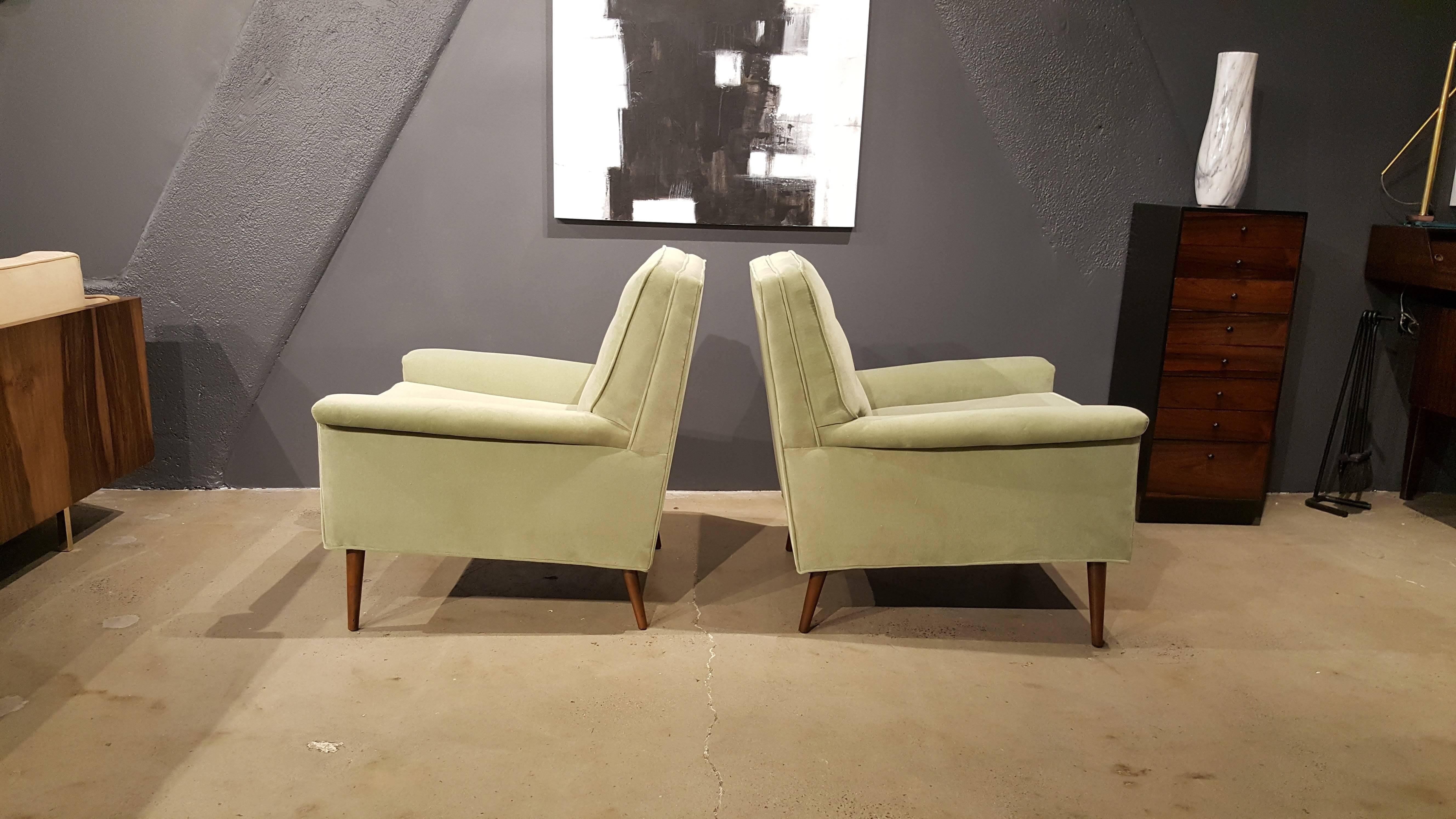 Tailored Pair of Paris Green Velvet Armchairs Attributed to Paul McCobb, 1960s In Excellent Condition In New York, NY