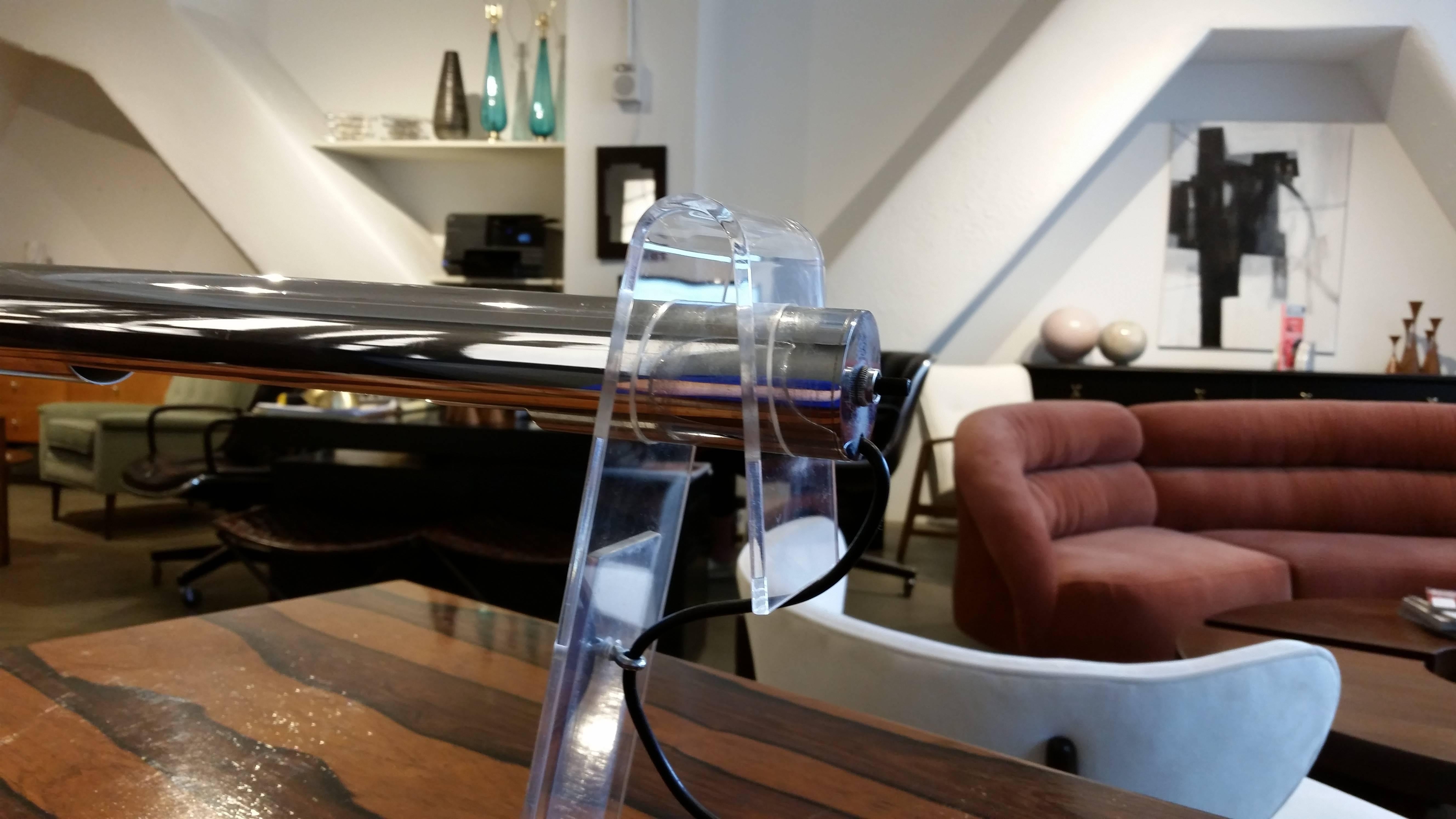 1970s Italian Modern Chrome, Lucite and Brushed Aluminium Cantilevered Desk Lamp In Excellent Condition In New York, NY