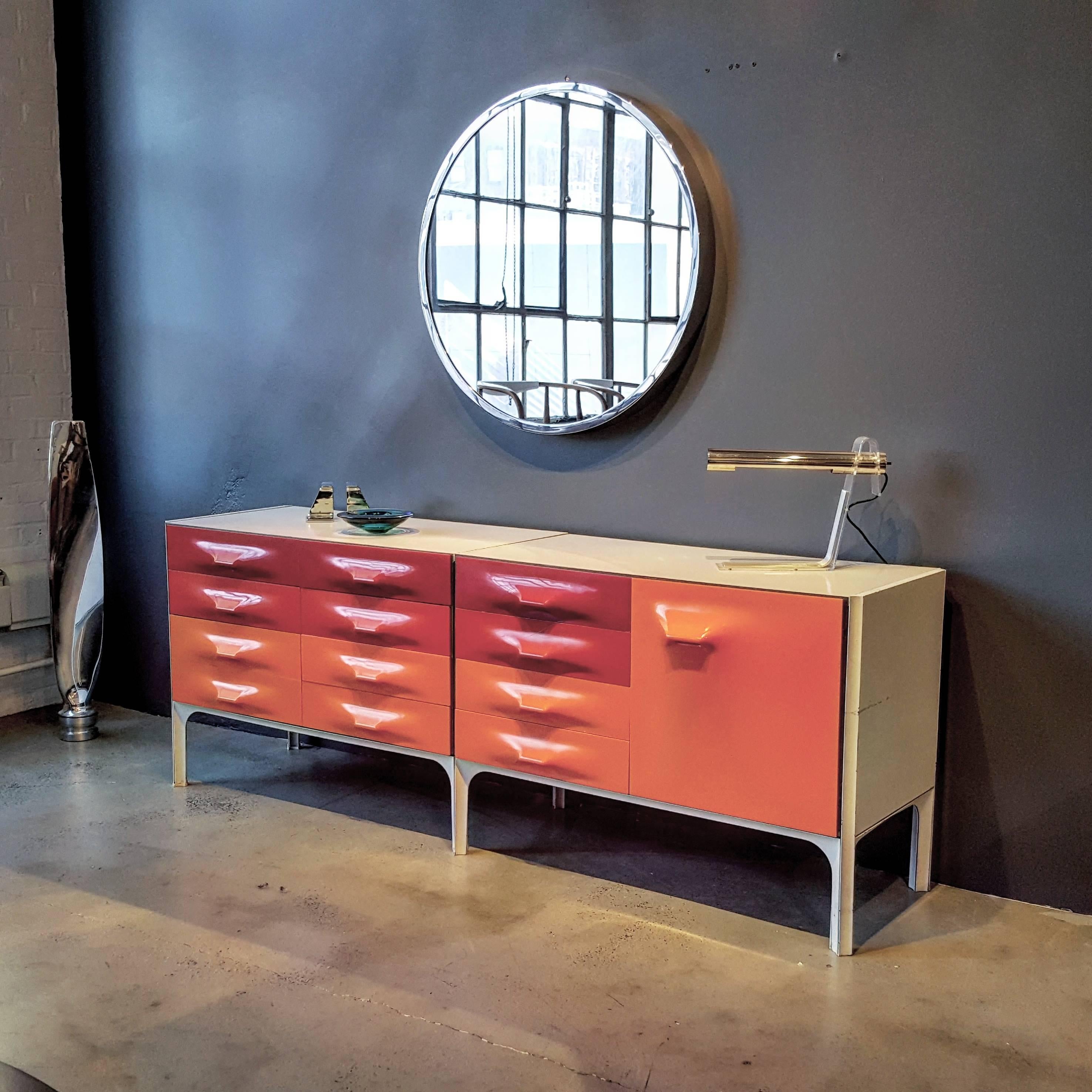 Space Age Raymond Loewy DF-2000 Credenza for Doubinsky Frères, France, Rare In Excellent Condition In New York, NY