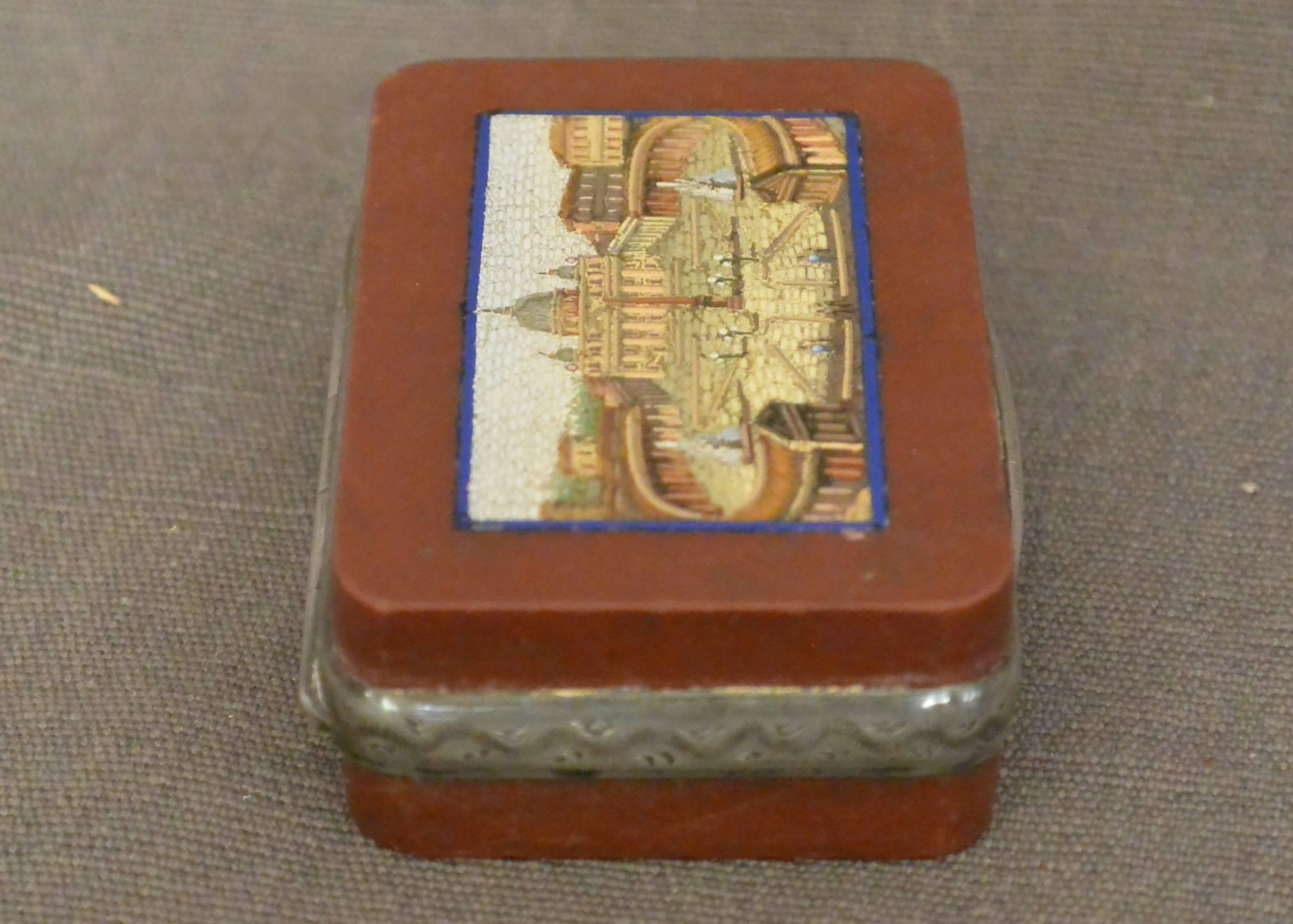 Micromosaic Snuff Box with View of St. Peter's In Good Condition For Sale In New York, NY