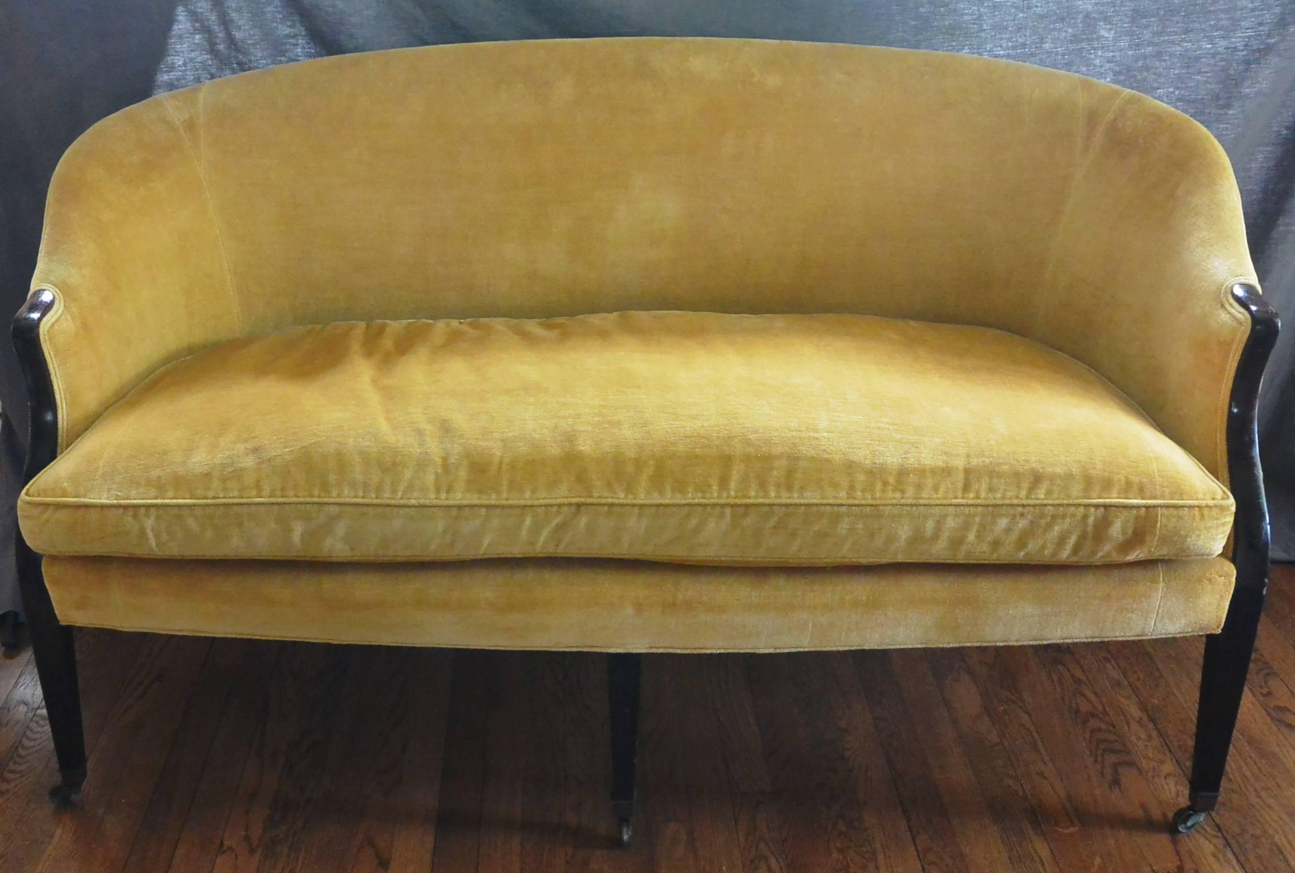 George III Period Linen Velvet Sofa In Good Condition In New York, NY