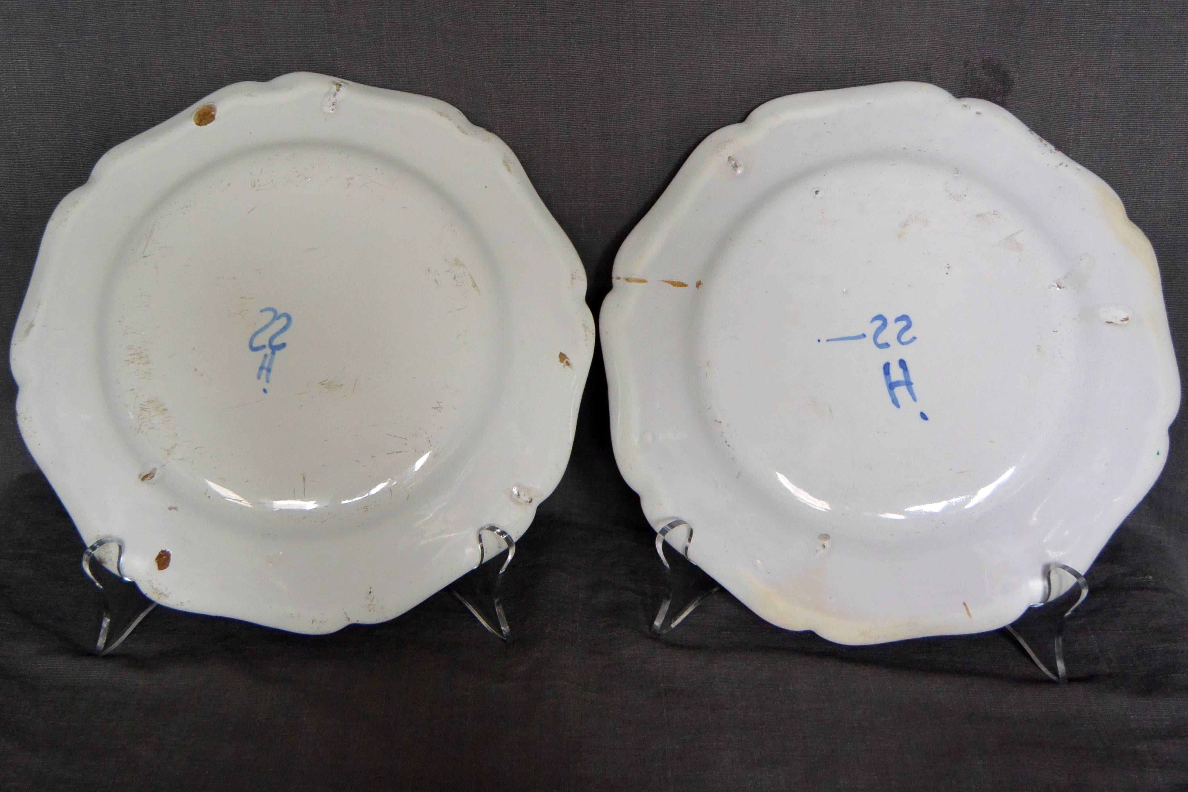 Pair of Strasbourg Faience Floral Plates In Excellent Condition In New York, NY