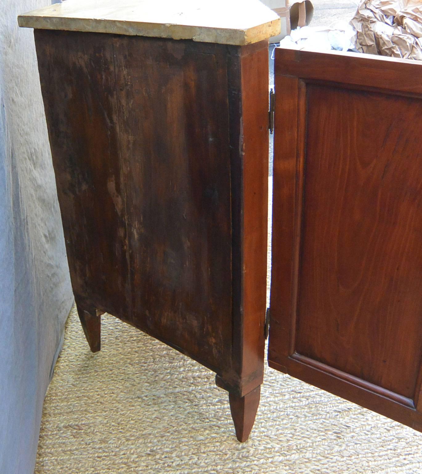 18th Century Neoclassical Italian Marble-Topped Angoliere Corner Cabinet For Sale