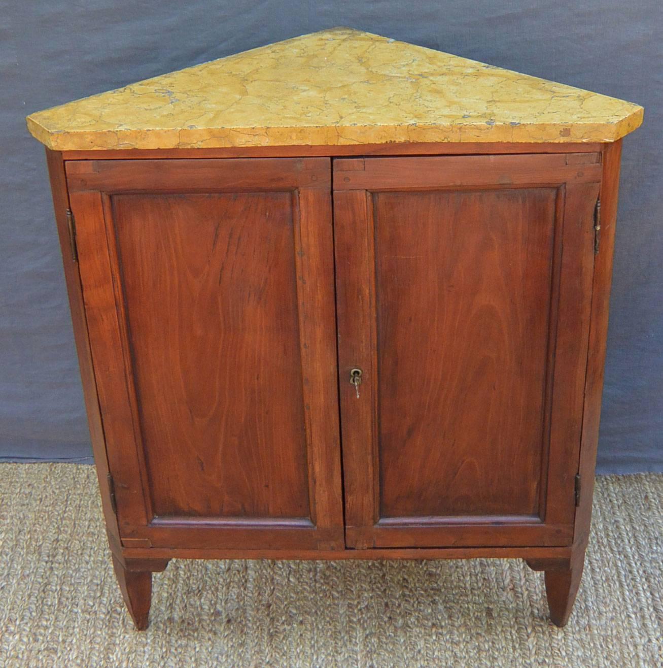 Neoclassical Italian Marble-Topped Angoliere Corner Cabinet For Sale 1