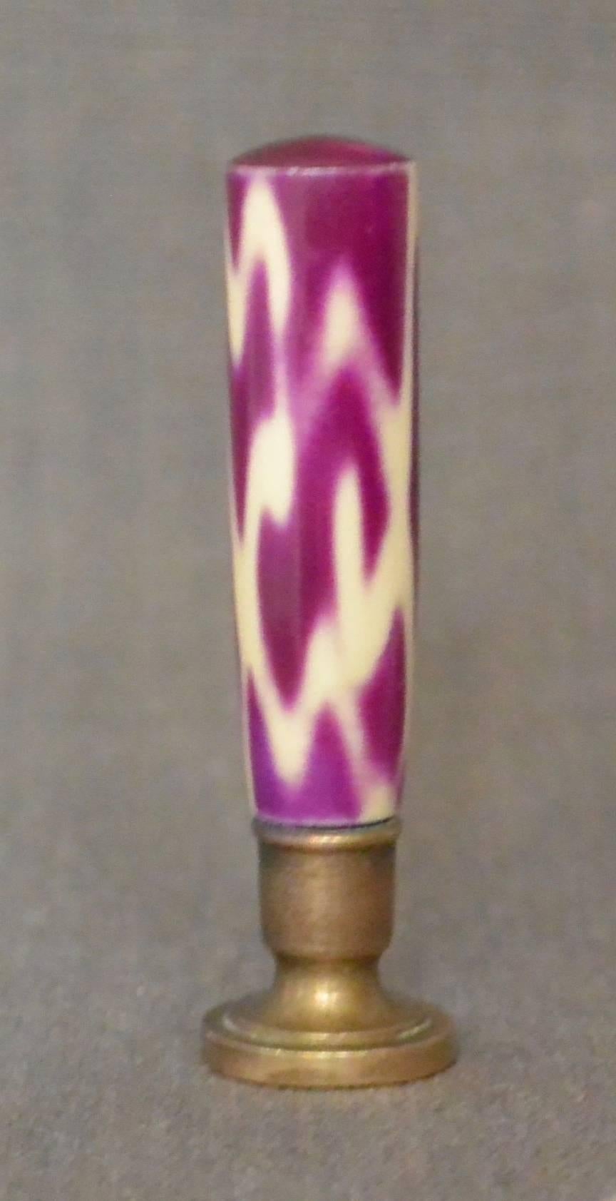 Italian wax seal stamp. Rich magenta and white pattern porcelain and brass stamp. Italy, late 19th century.
Dimension: 1.88