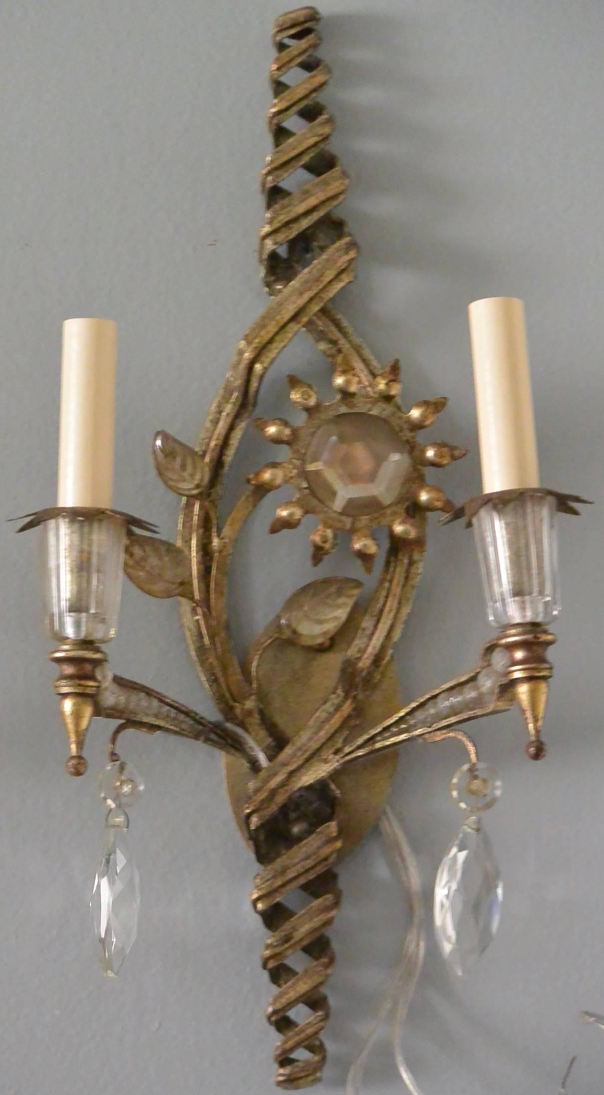 Set of three vintage mirrored glass sconces, newly electrified. Italy, circa 1940.
Dimensions: 9.5
