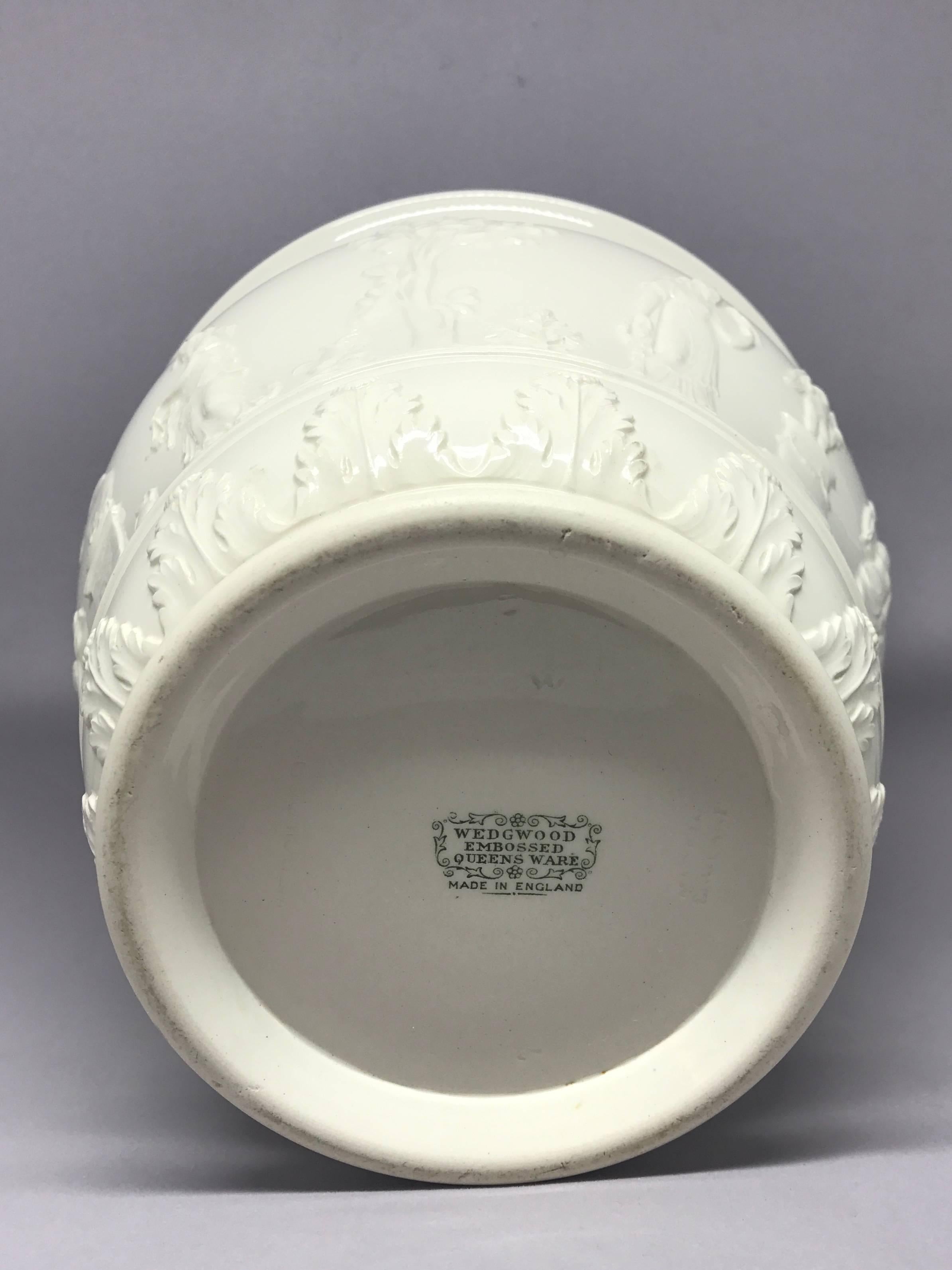 White Wedgwood Cachepot In Good Condition In New York, NY