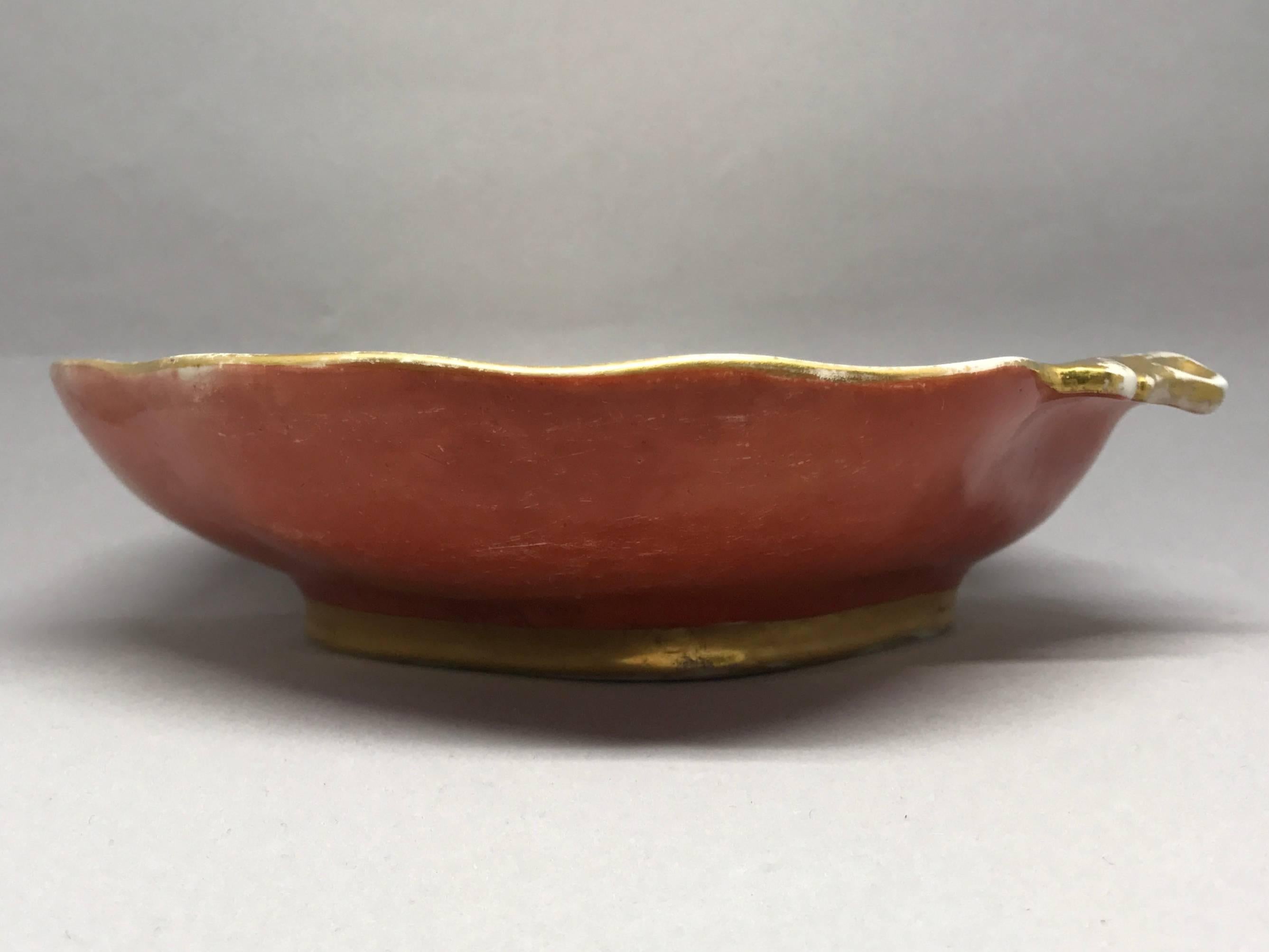 Hand-Painted English Iron Red and Gilt Shell Form Serving Dish After Meissen For Sale