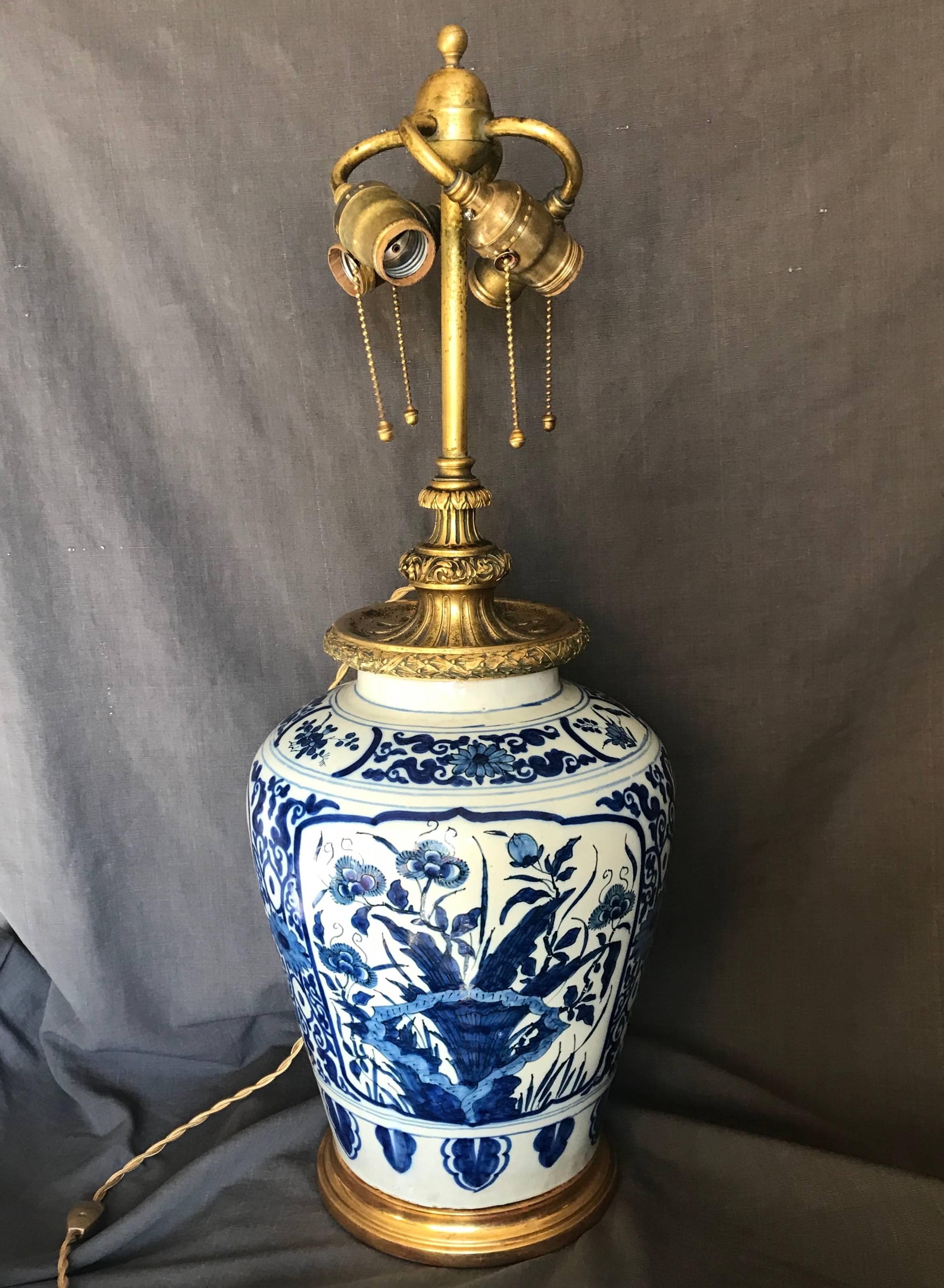 Lampe hollandaise de Delft bleue et blanche Bon état - En vente à New York, NY