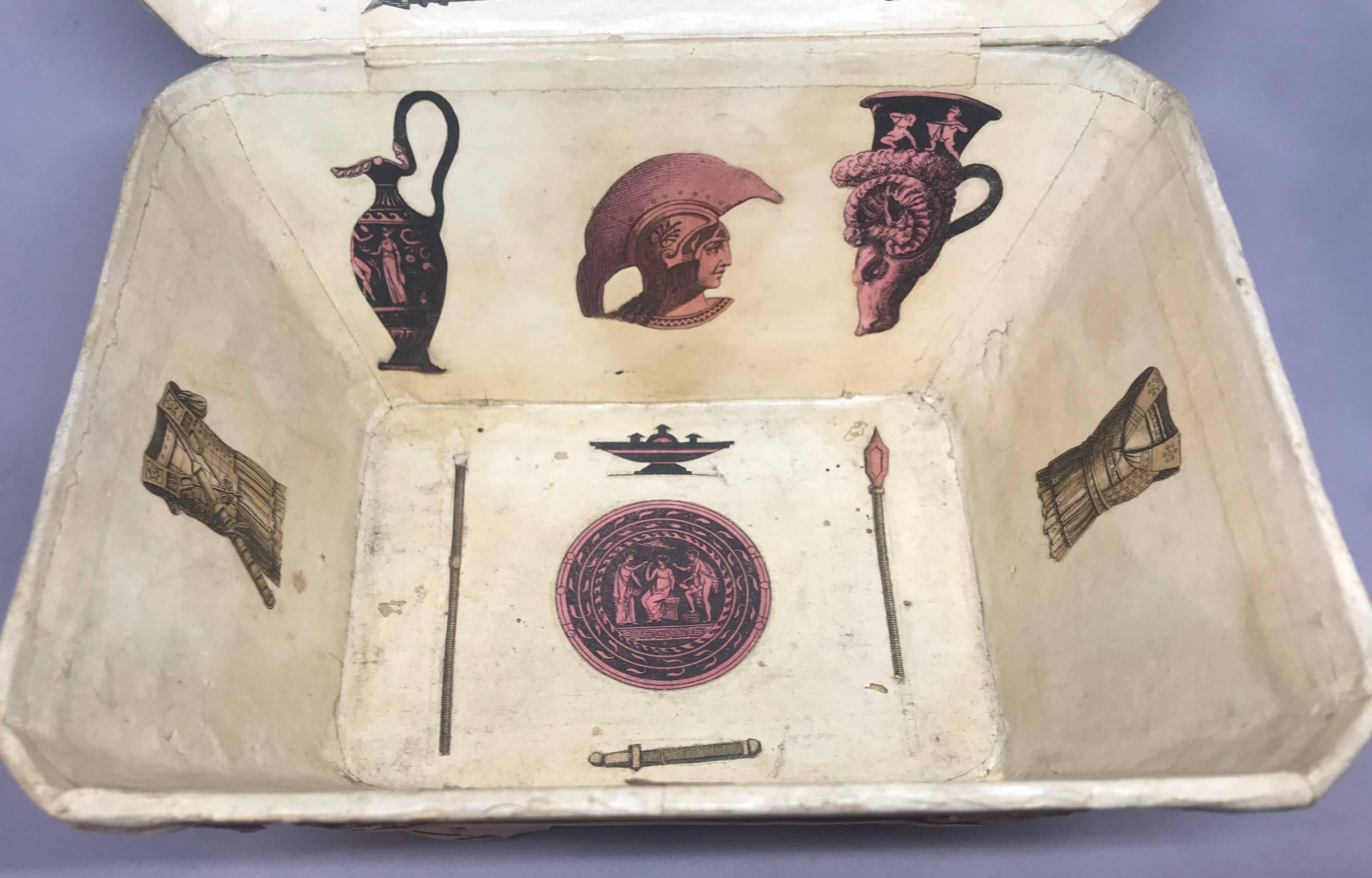 Italian Decoupage Straw Box In Good Condition For Sale In New York, NY