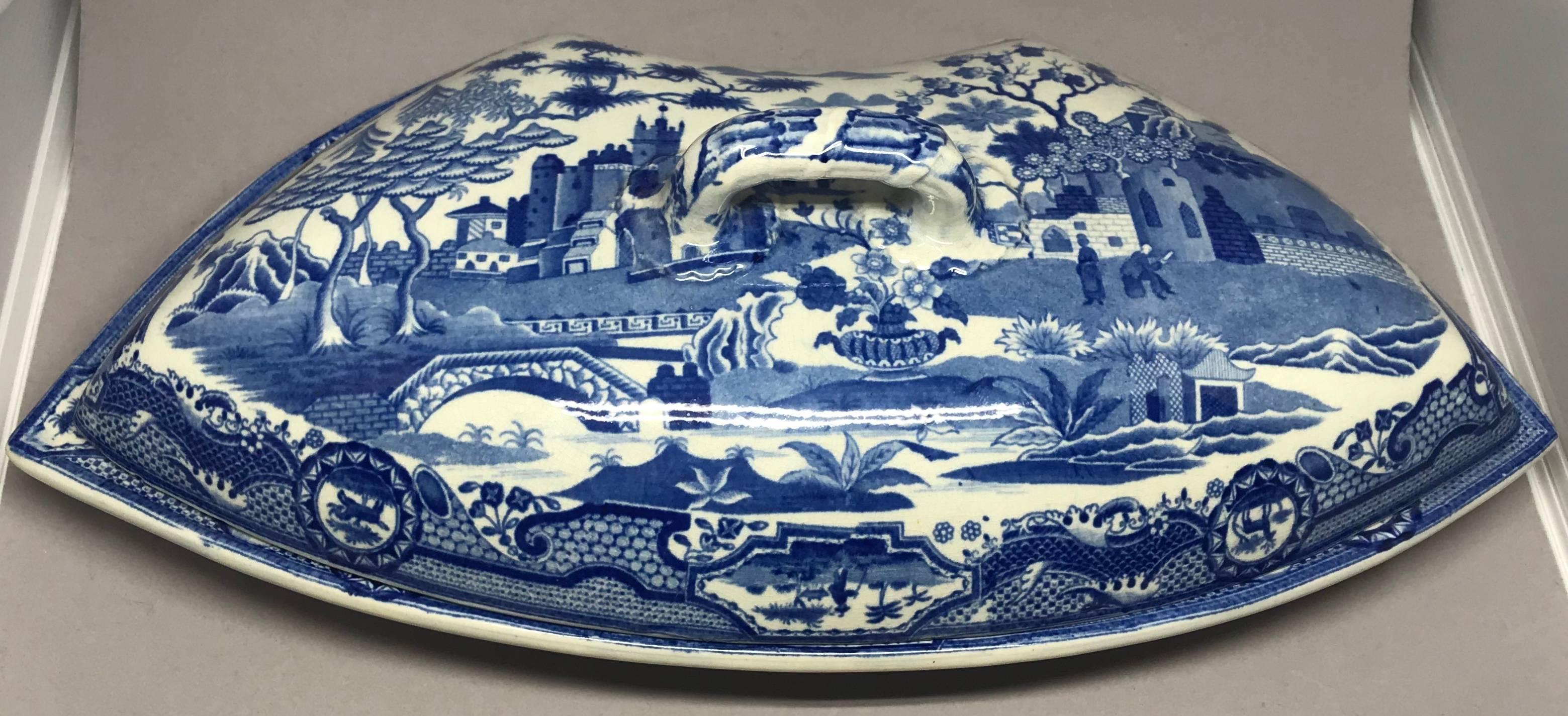 Blue and White Spode Chinoiserie Crescent Covered Dish In Excellent Condition In New York, NY