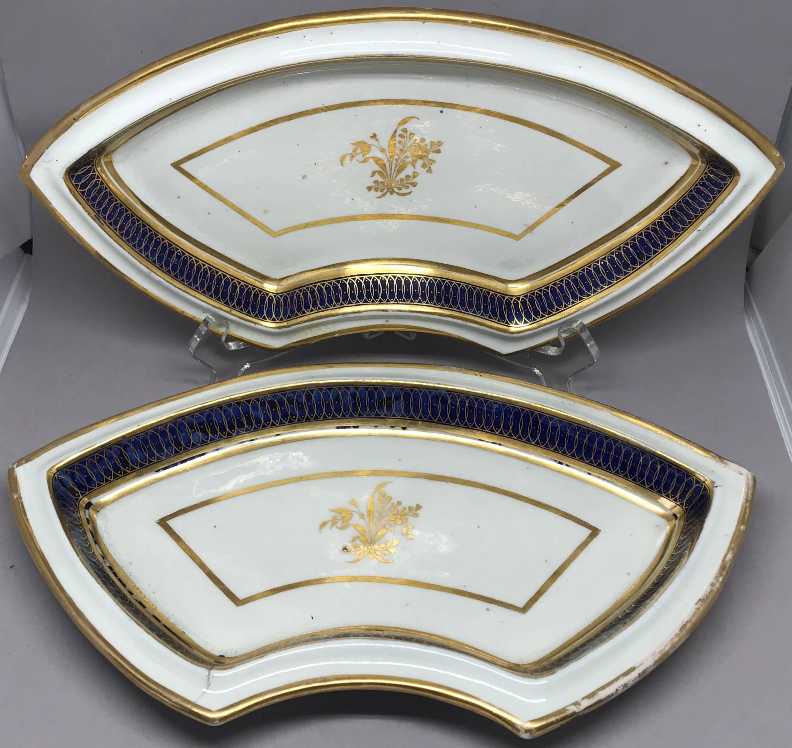 English Pair of Blue and White Gilt Chinese Export Bone Dishes For Sale