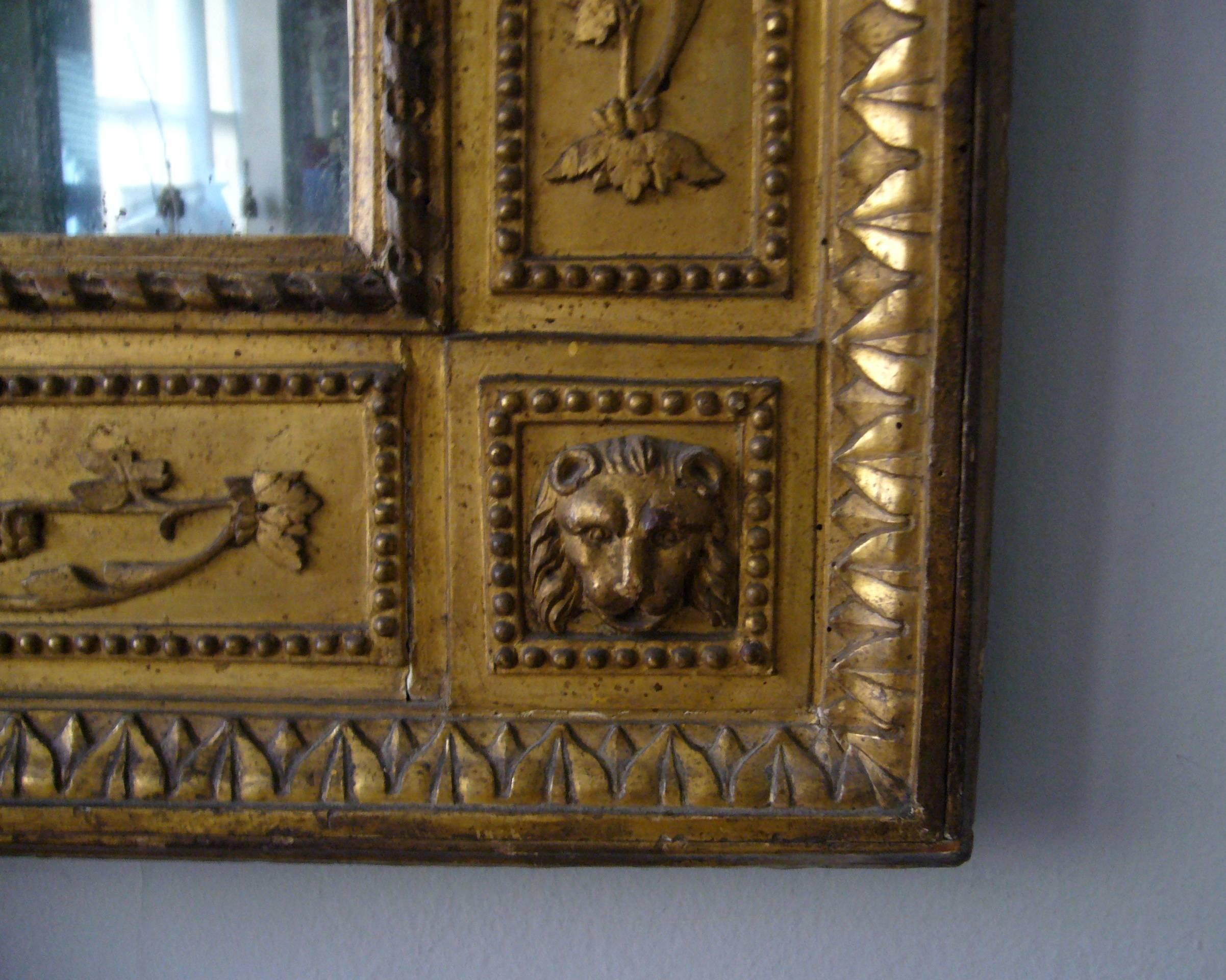 Miroir italien néoclassique en bois doré en vente 1