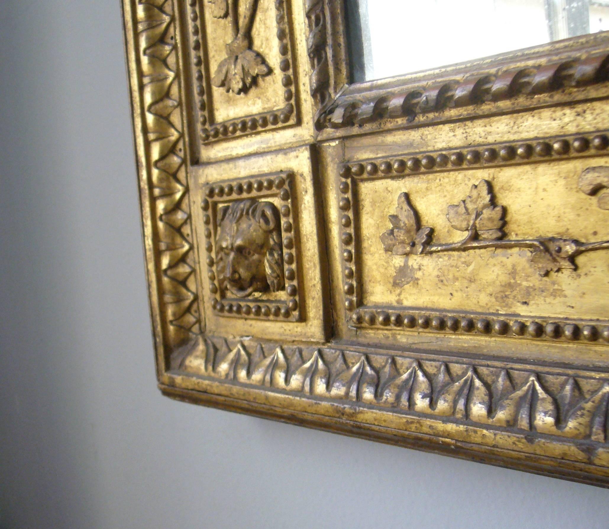 Miroir italien néoclassique en bois doré en vente 3