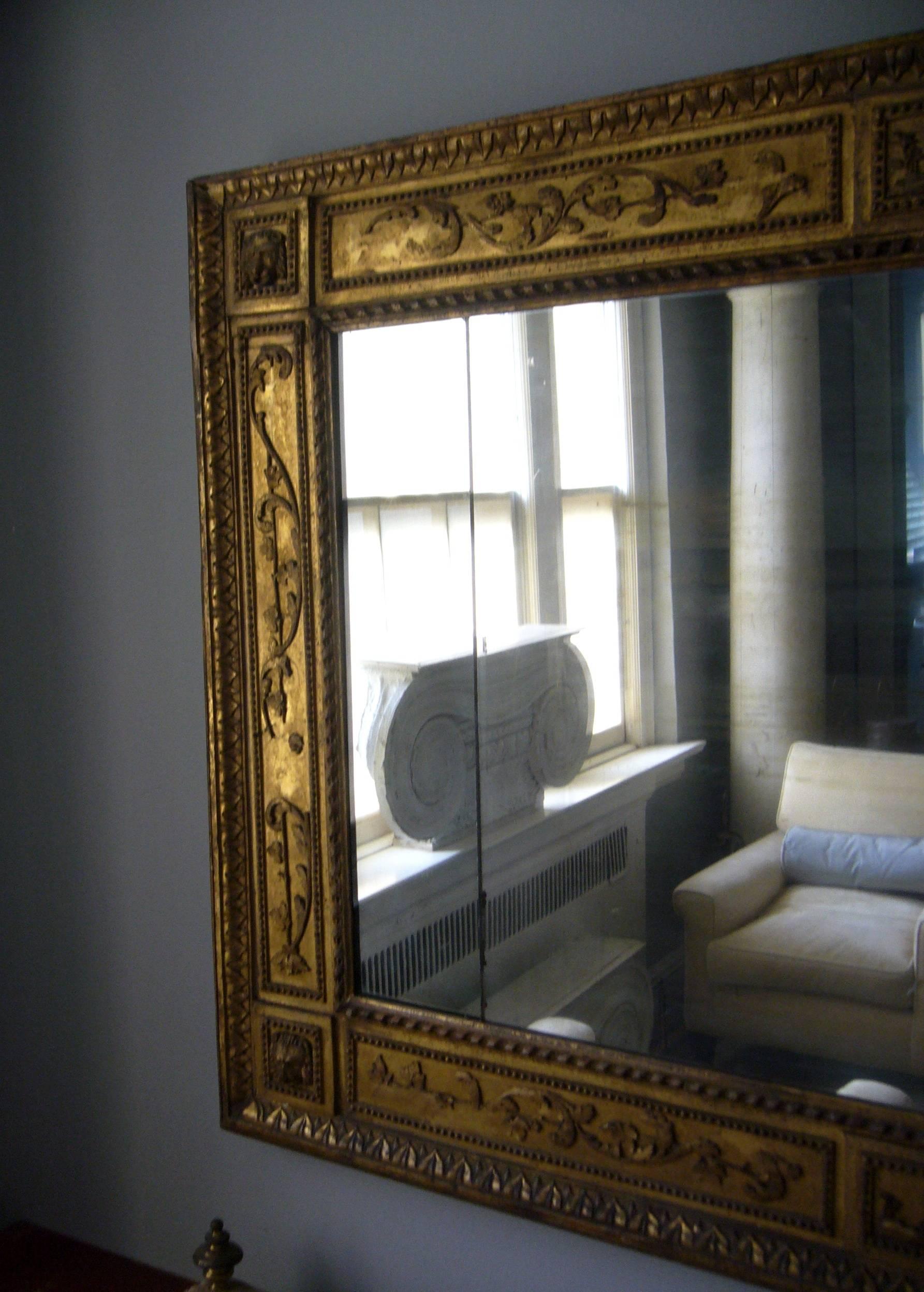 Miroir italien néoclassique en bois doré en vente 4