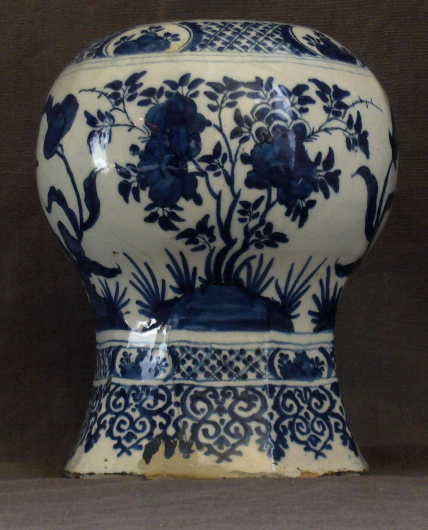 17th Century Dutch Delft blue and white vase of baluster form with bold floral decoration and borders. Netherlands, circa 1685
Dimension: 7