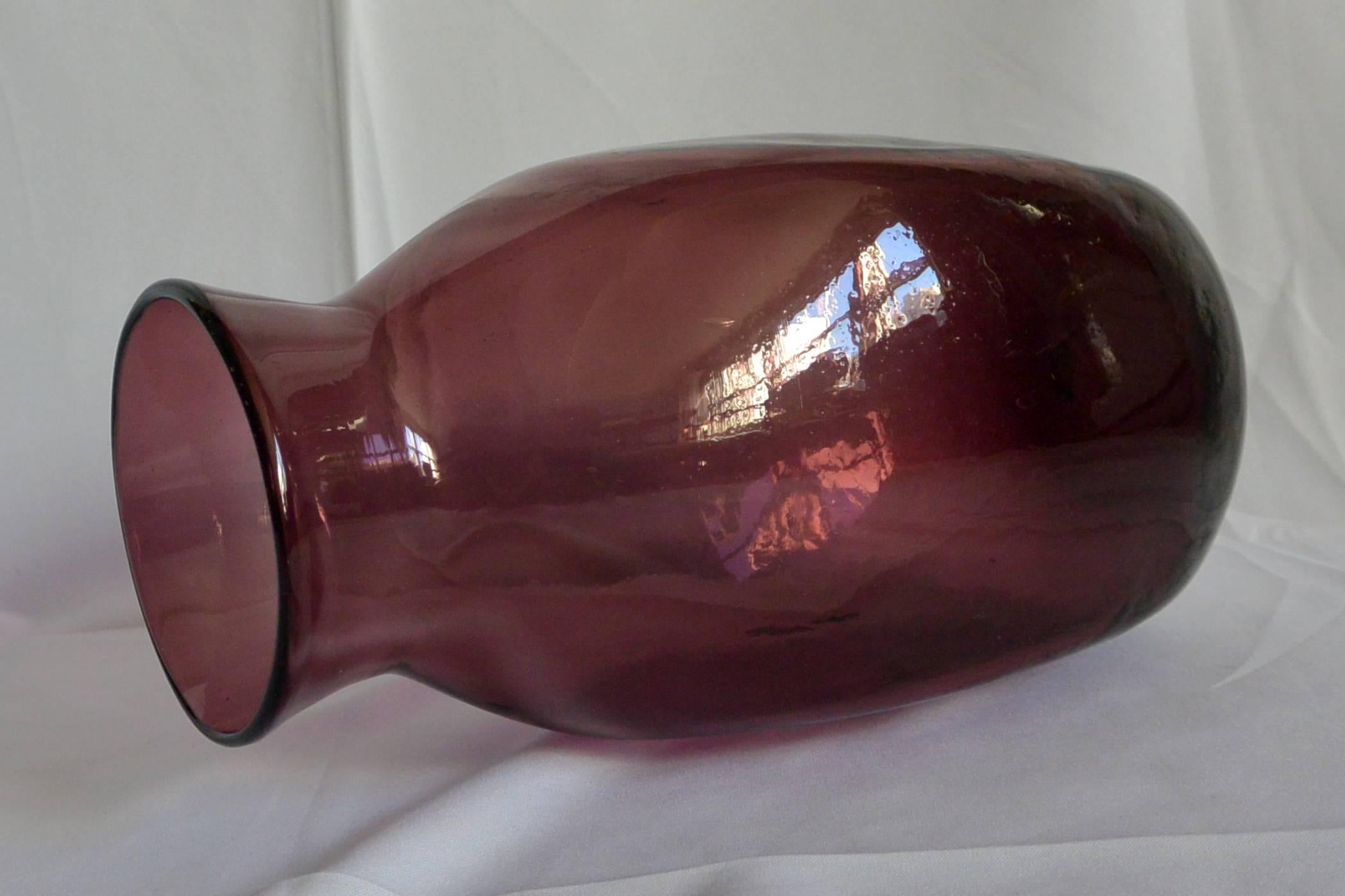 Vintage Italian amethyst glass vase.  Large purple flower vase.   Italy, mid 20th century. 
Dimension: 6" L x 6" D x 13.5" H; 4.75" diameter top
 