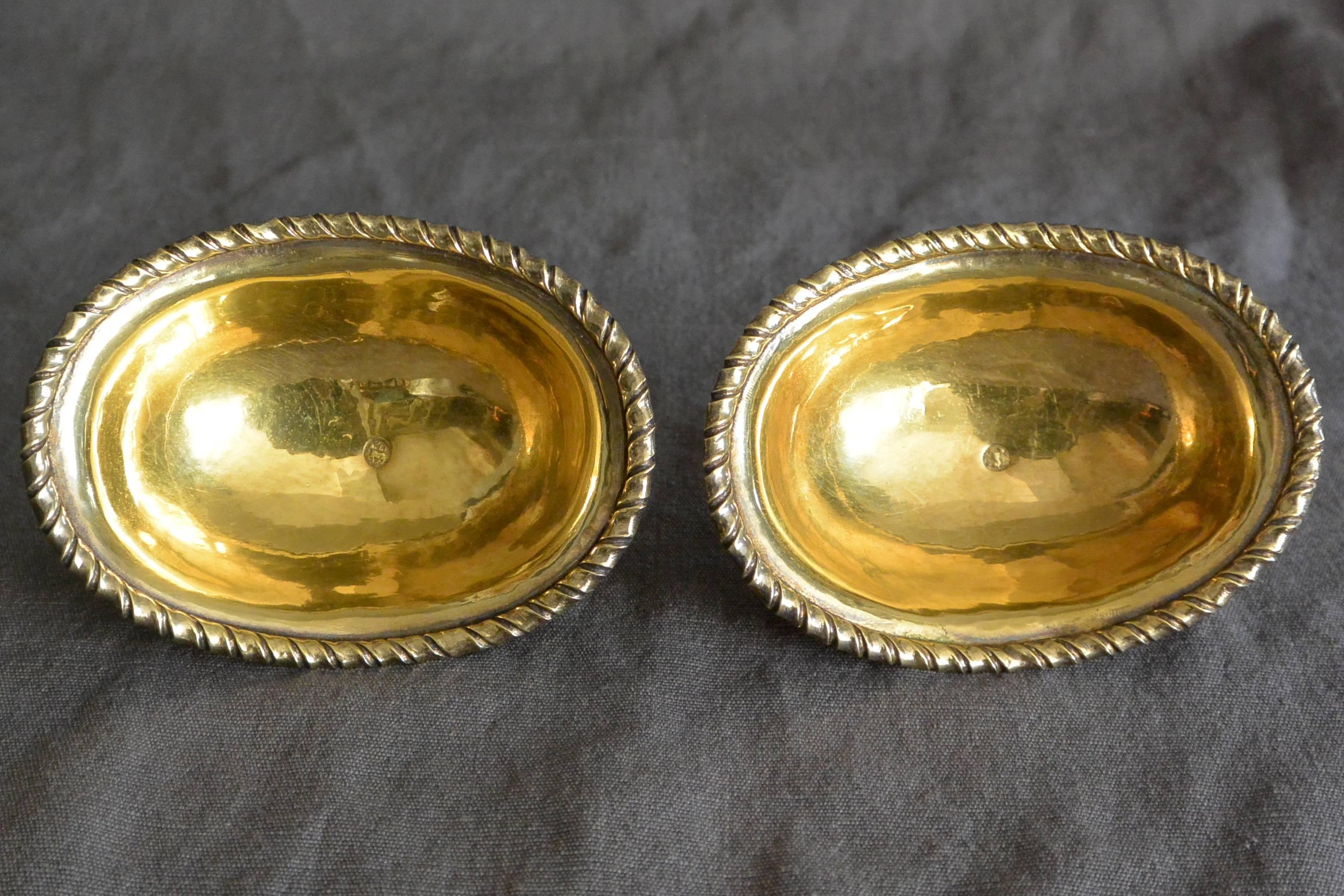 Pair of Italian Vermeil Basin Form Salts In Good Condition For Sale In New York, NY