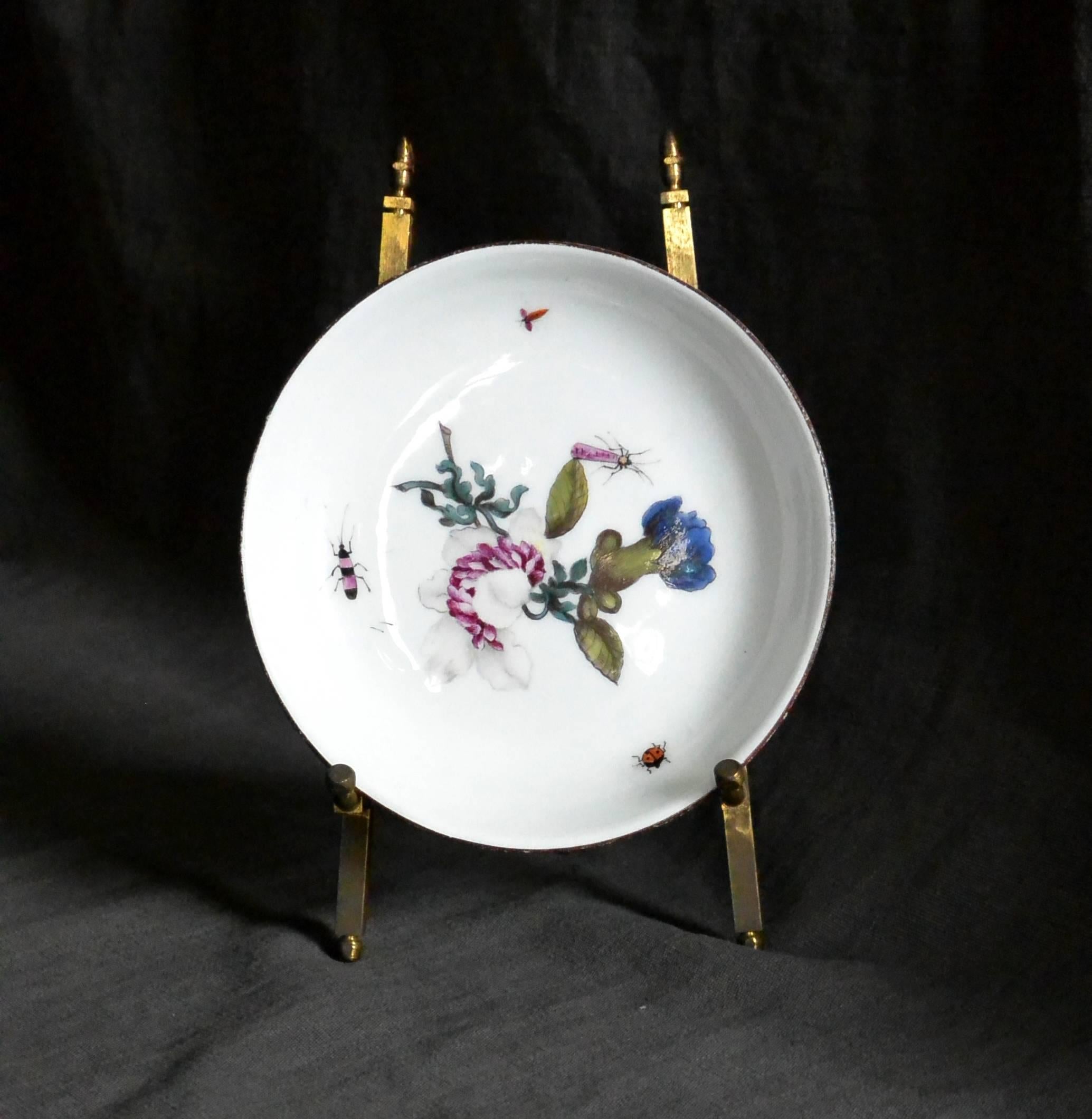 Blue and purple floral Meissen dish. Hand painted Meissen vide-poche / dish with flowers and insects, Germany, late 18th century.
Dimension: 5.13