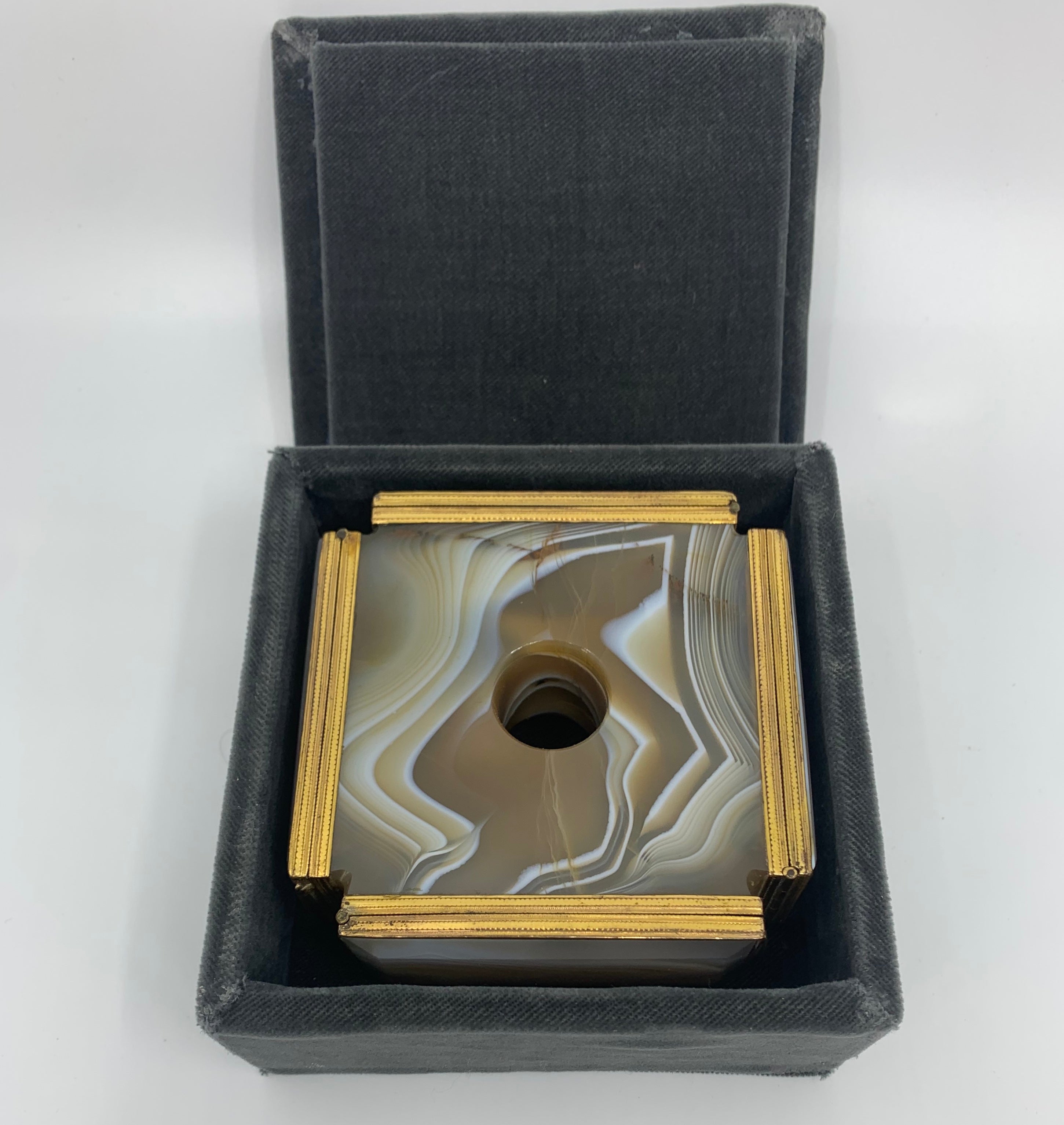 Agate and Gilt Metal Snuff Box For Sale