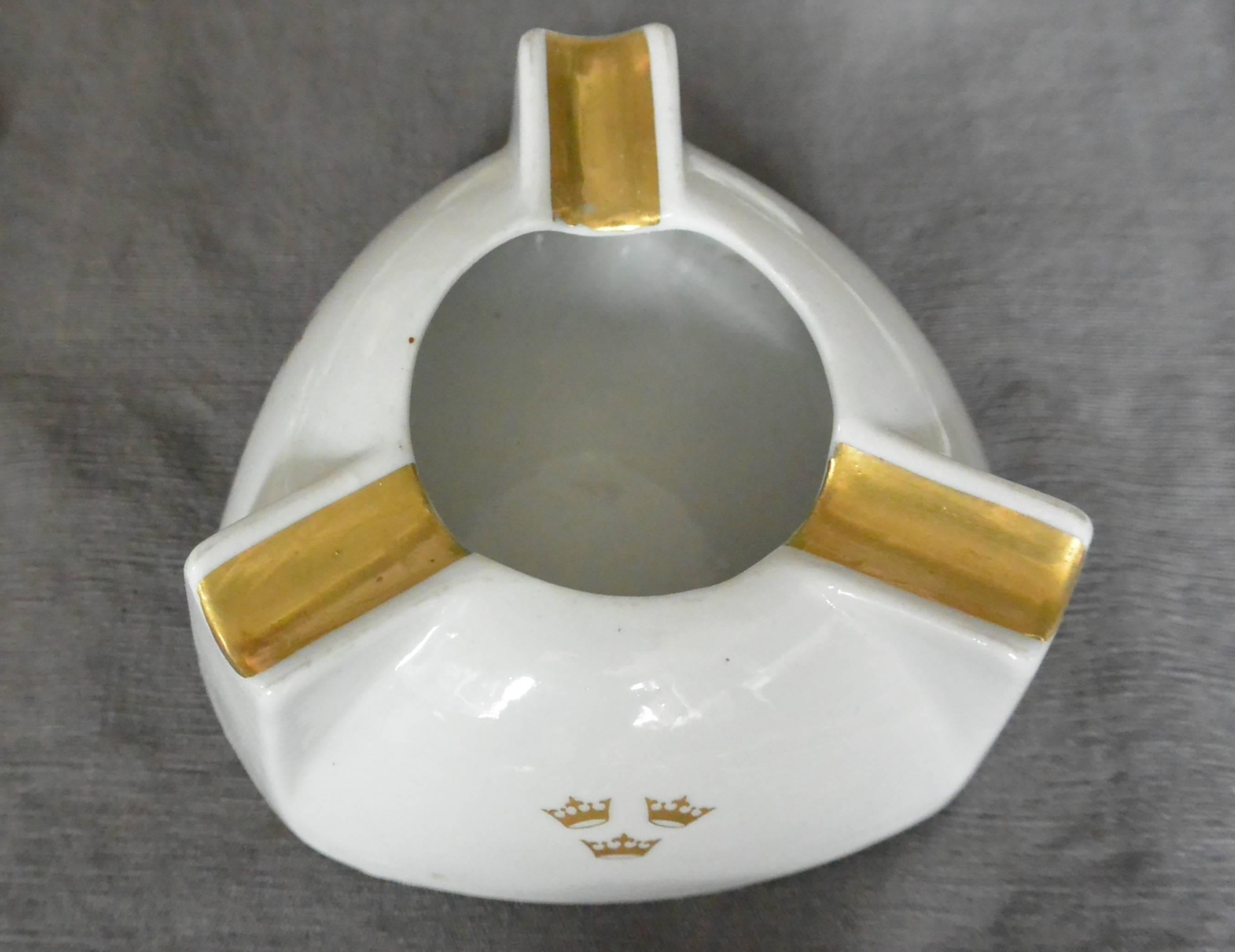 Collection of Vintage Continental and American Ashtrays In Excellent Condition In New York, NY