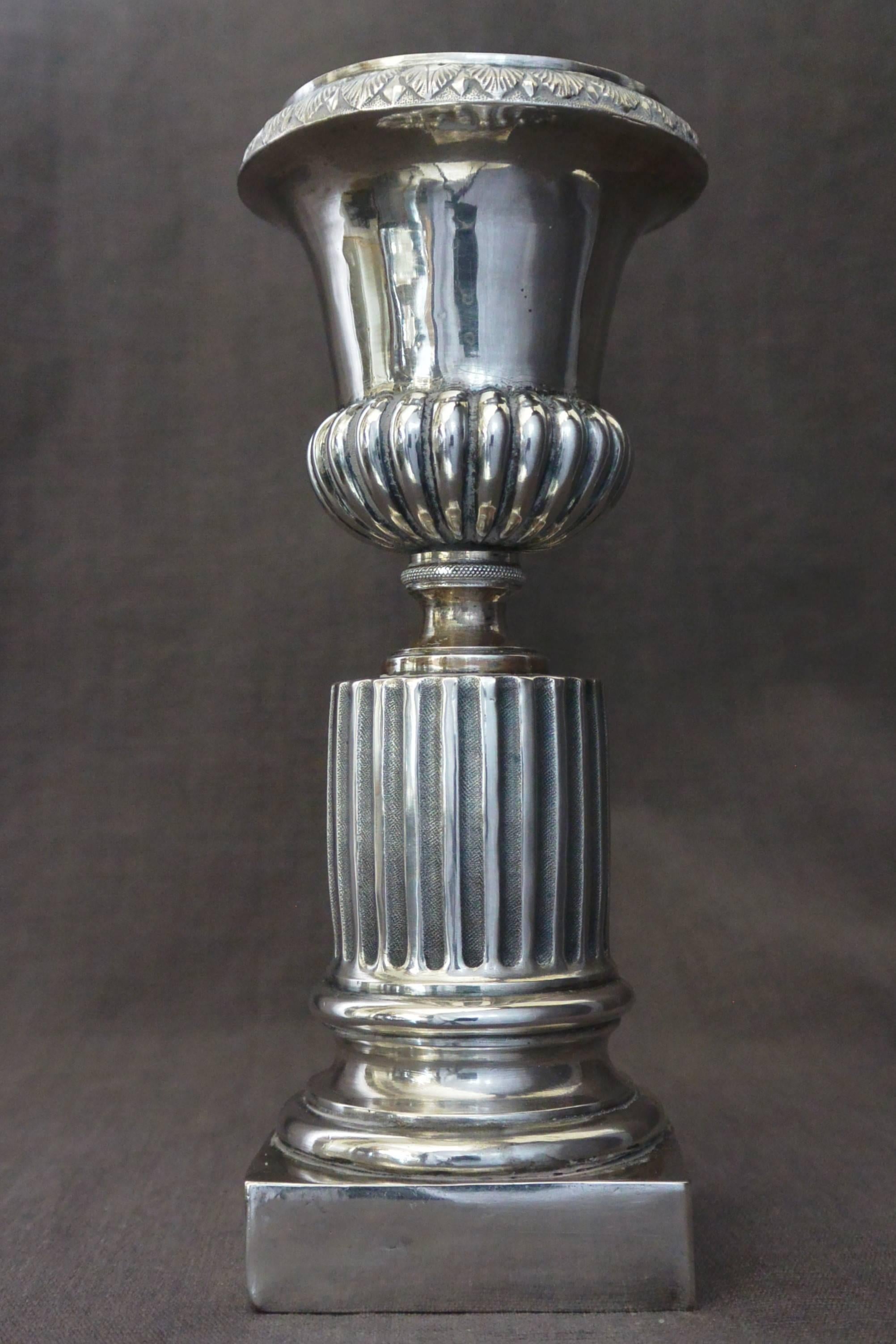 Italian Neoclassical Silver Vase In Good Condition For Sale In New York, NY