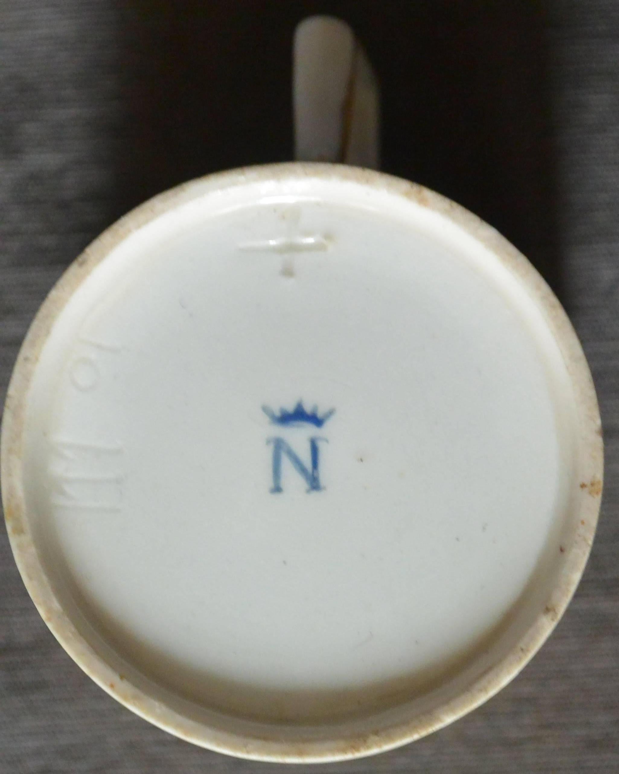 Taza de porcelana dorada italiana Pintado a mano en venta