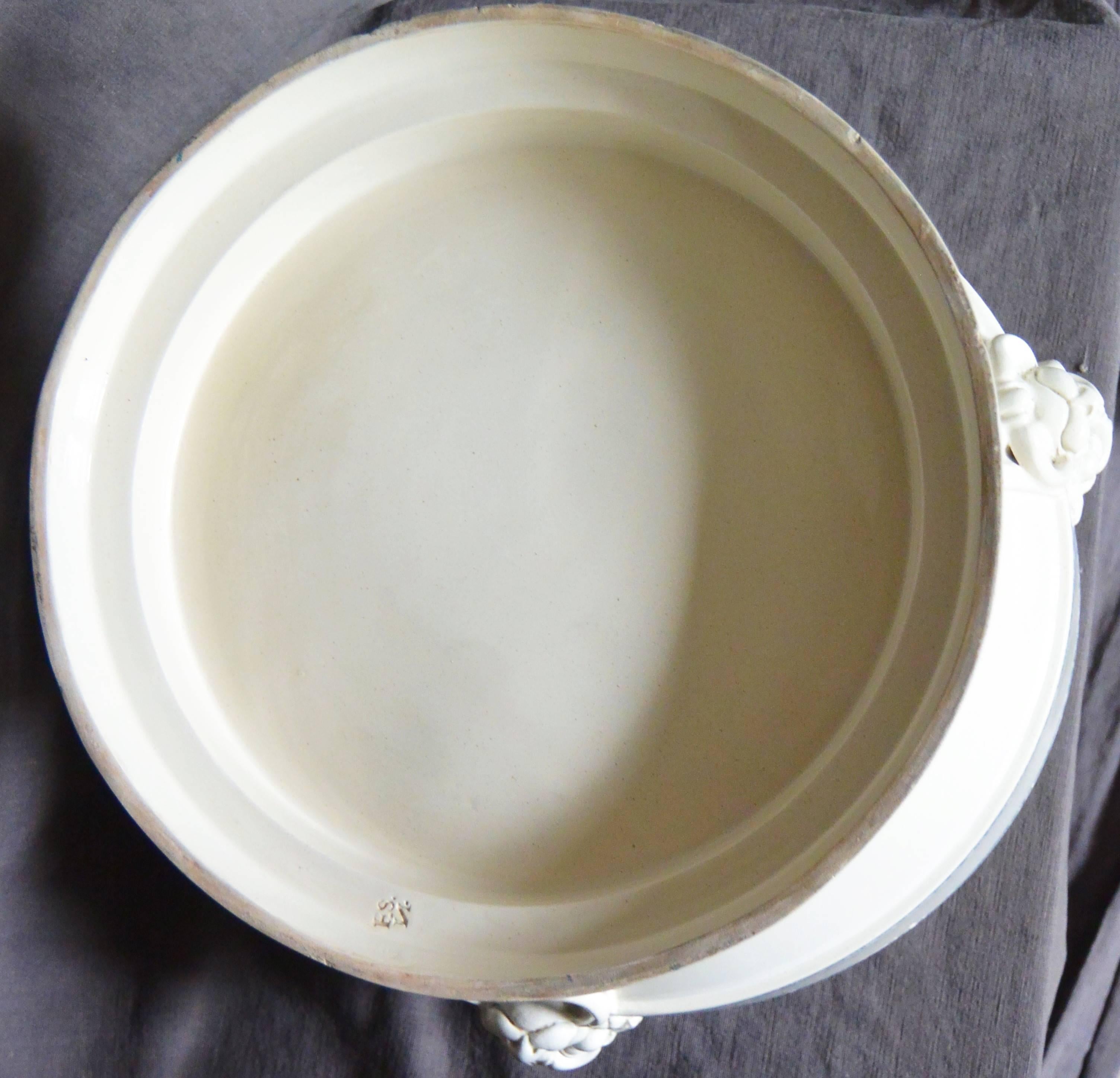 Large Neoclassical Creamware Tureen For Sale 6