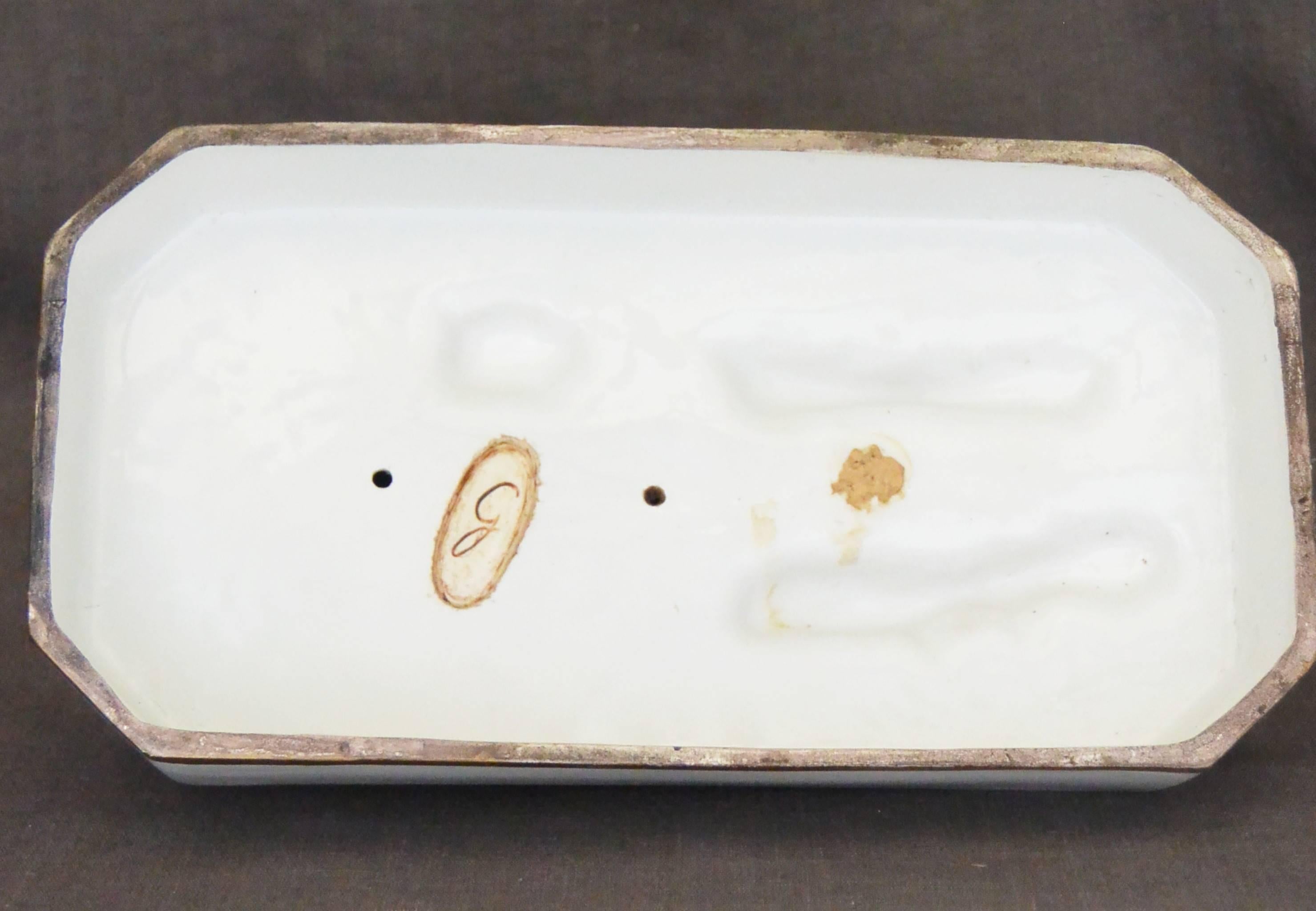 Porcelaine Cavalier King Charles Spaniel - Chien en porcelaine dorée en vente