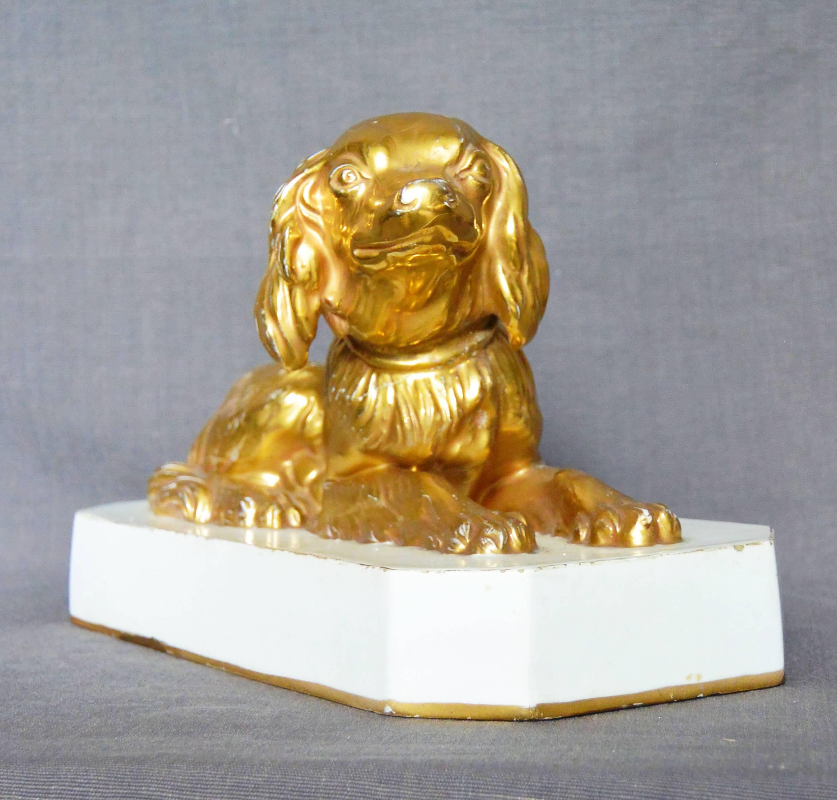 Cavalier King Charles Spaniel - Chien en porcelaine dorée Excellent état - En vente à New York, NY