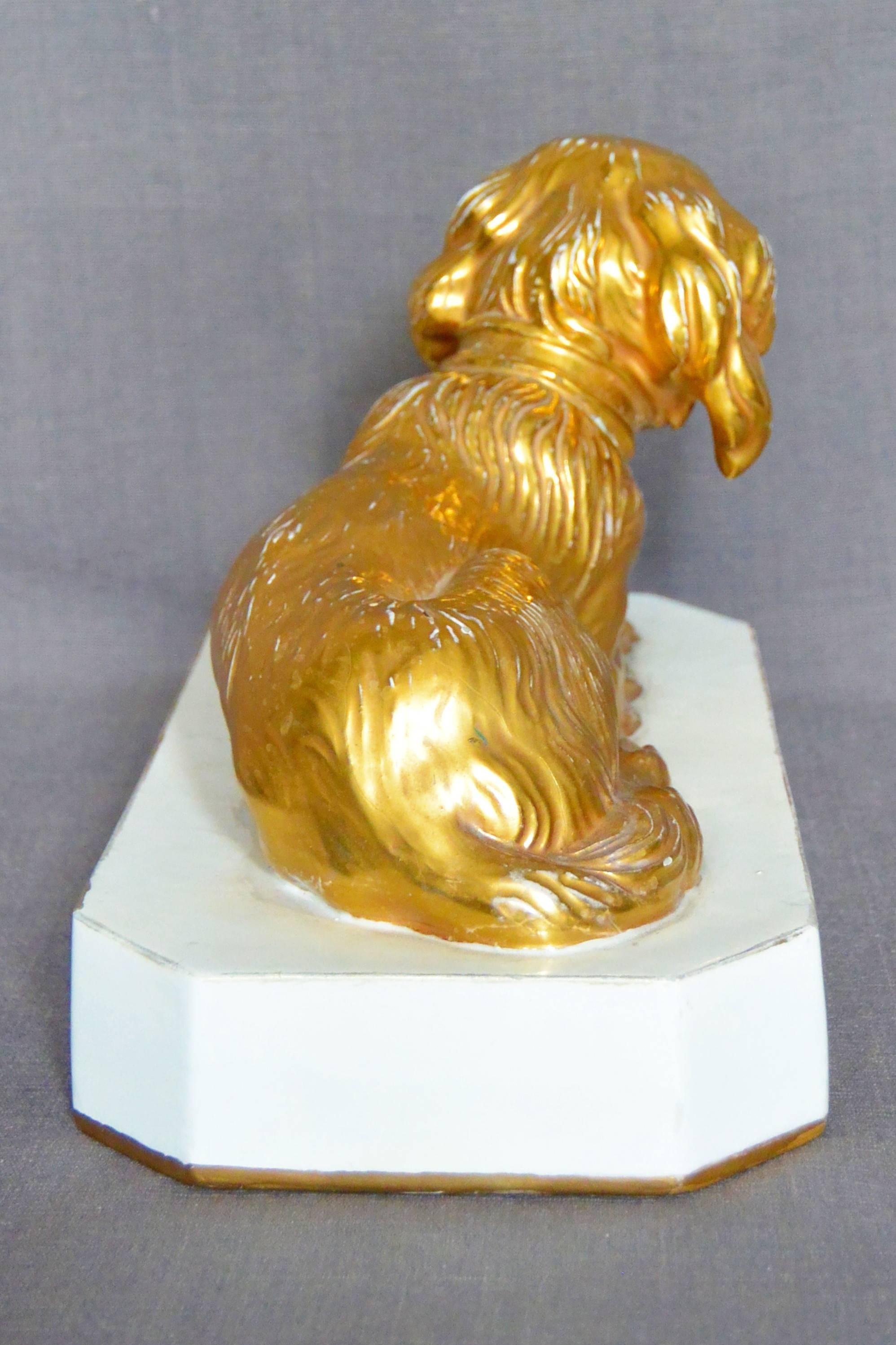 Doré Cavalier King Charles Spaniel - Chien en porcelaine dorée en vente