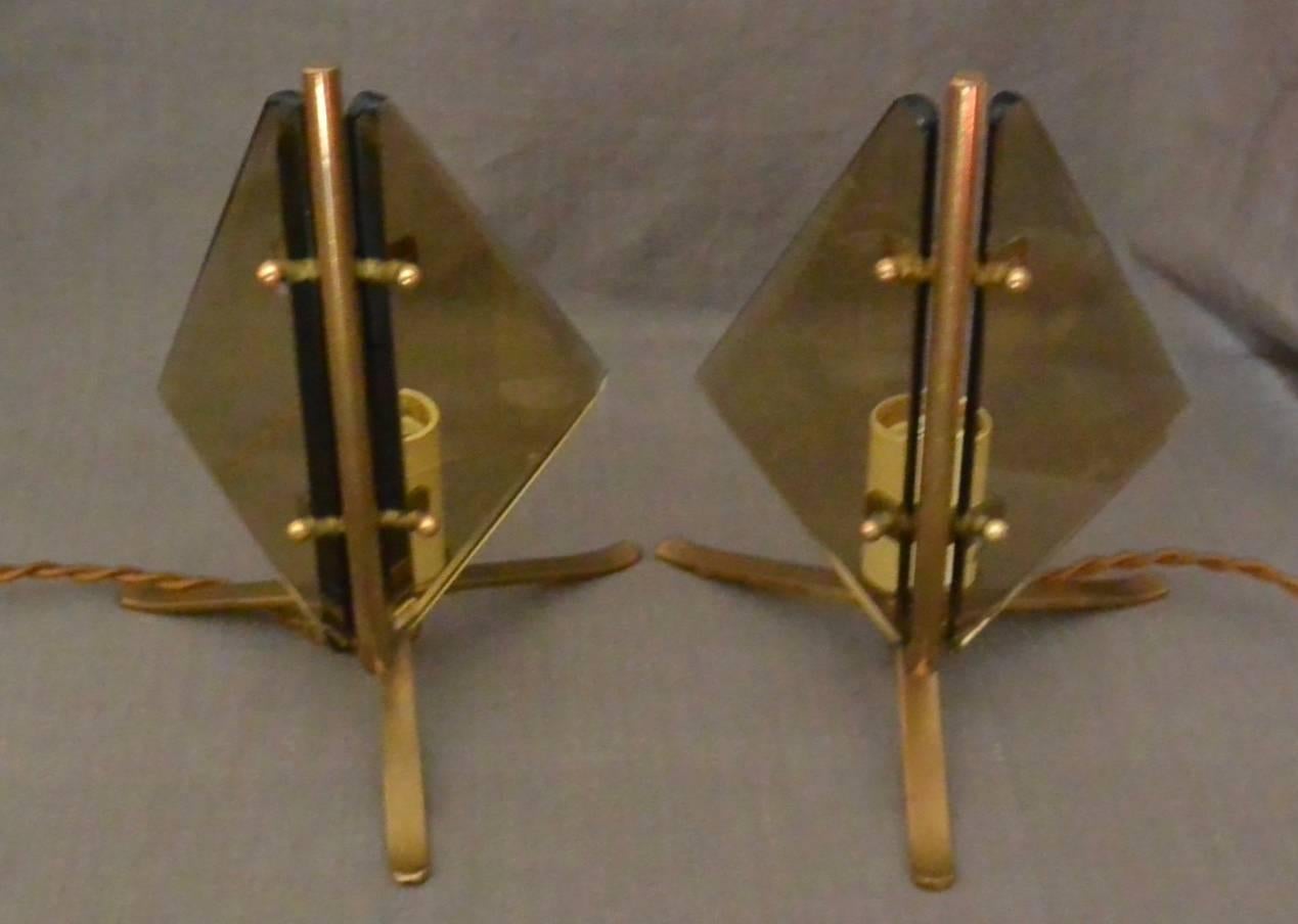 Paar italienische Mid-Century-Tischlampen aus Messing und Glas im Zustand „Gut“ im Angebot in New York, NY