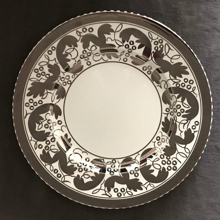 Set of Twelve Vintage Wedgwood Platinum Dinner Plates For Sale at 1stdibs