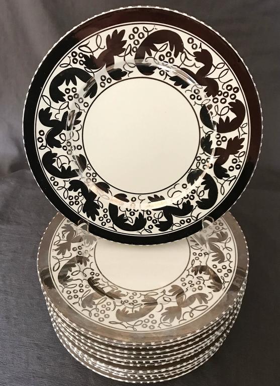 Set of Twelve Vintage Wedgwood Platinum Dinner Plates For Sale at 1stdibs